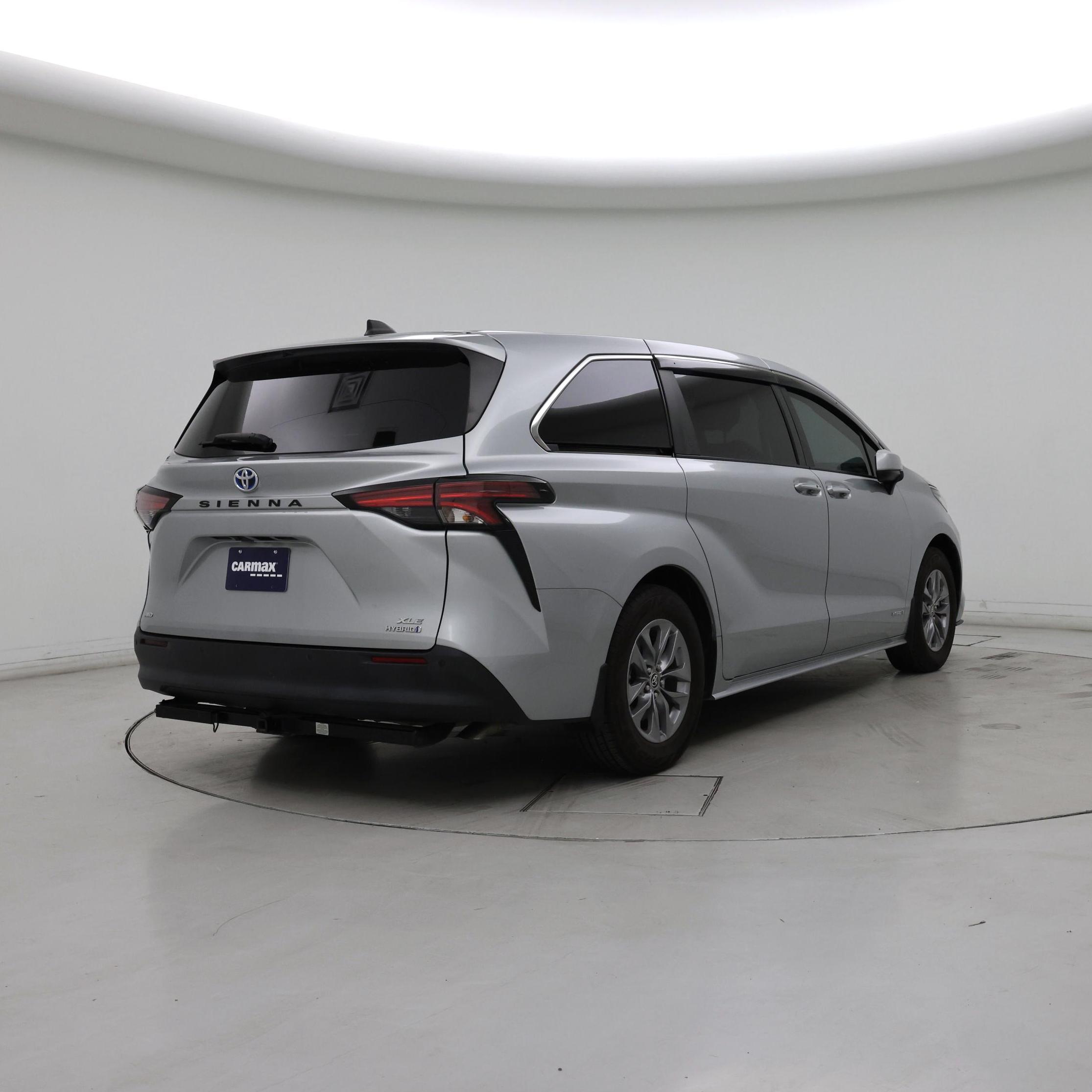Thumbnail: 2021 Toyota Sienna - 8