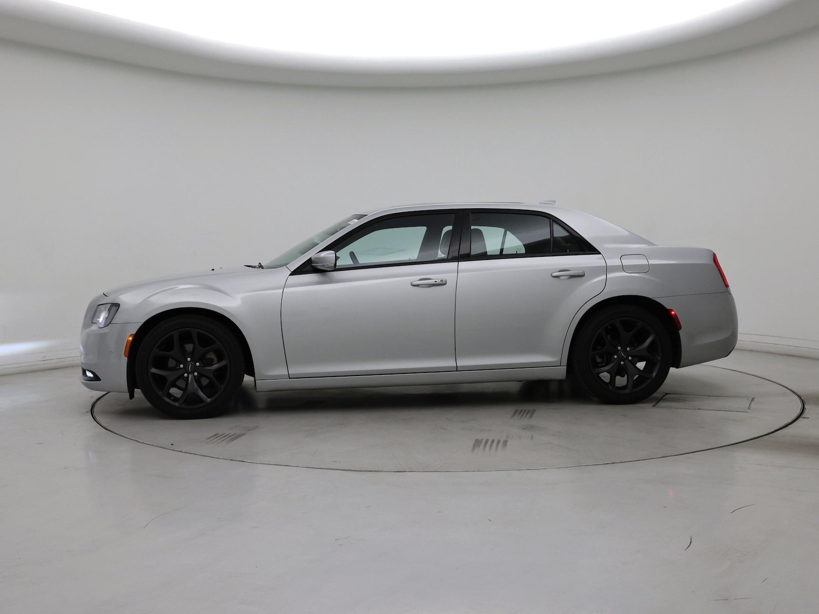 2023 Chrysler 300 S - Photo 4