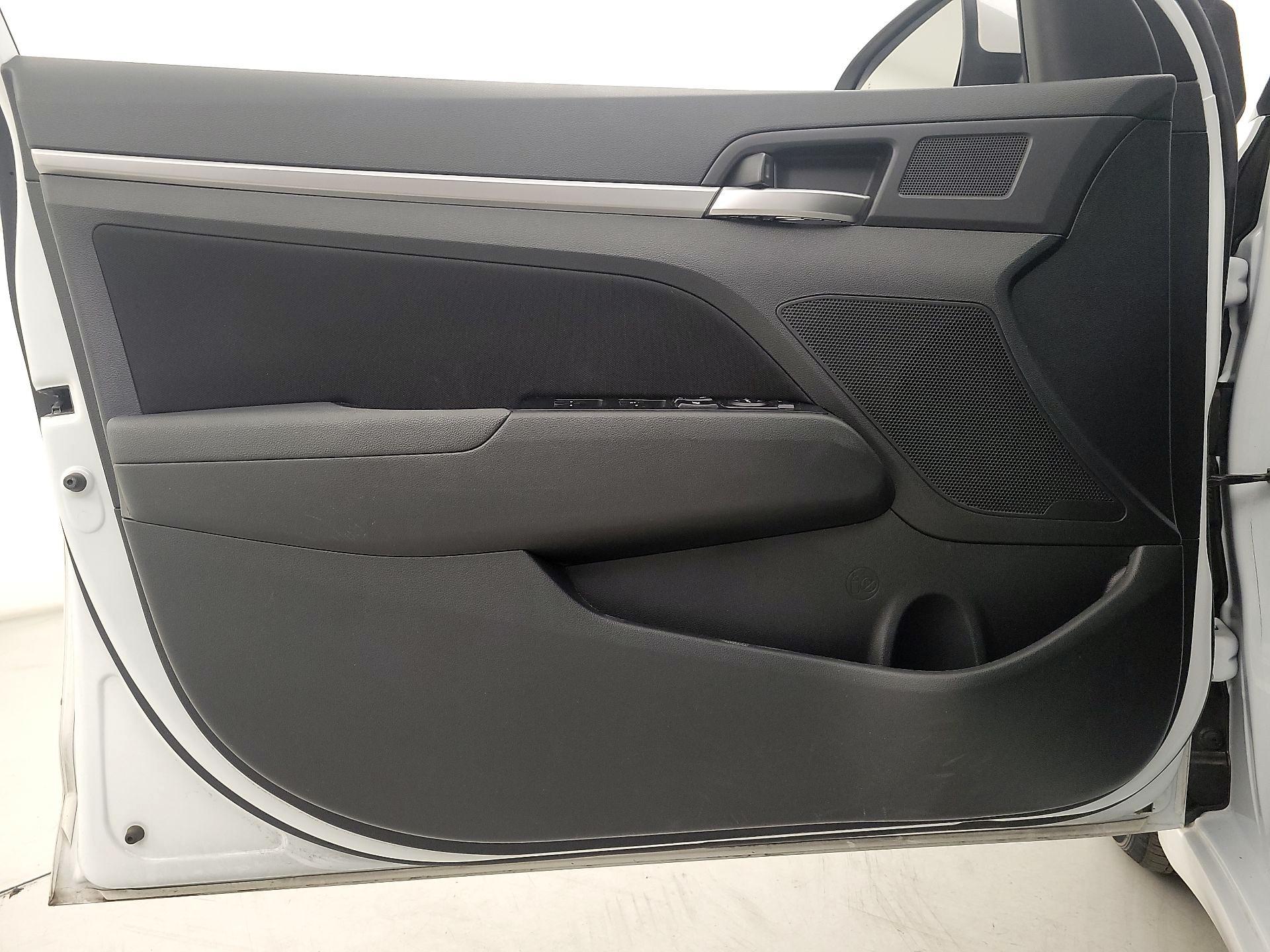 Thumbnail: 2019 Hyundai Elantra - 12