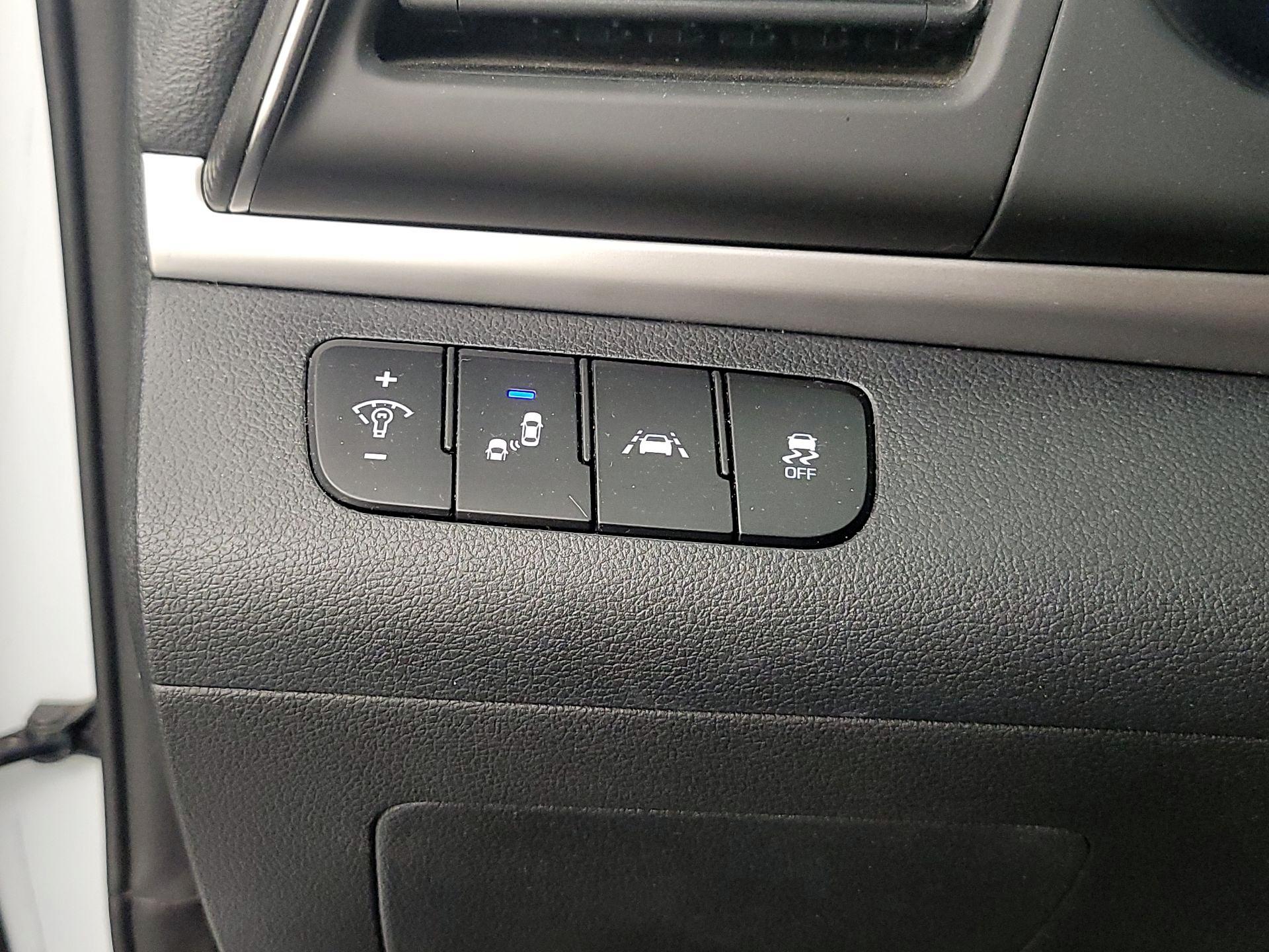 Thumbnail: 2019 Hyundai Elantra - 13