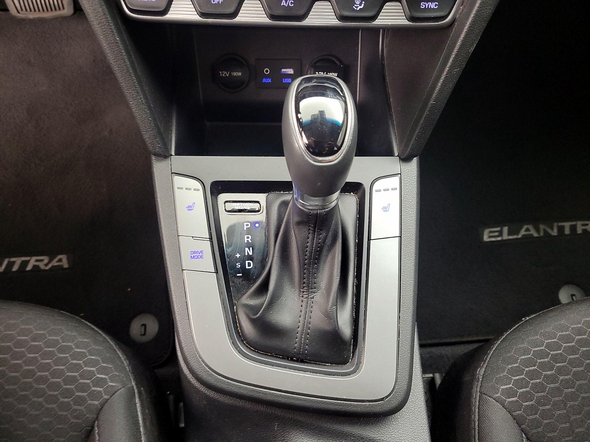 Thumbnail: 2019 Hyundai Elantra - 17