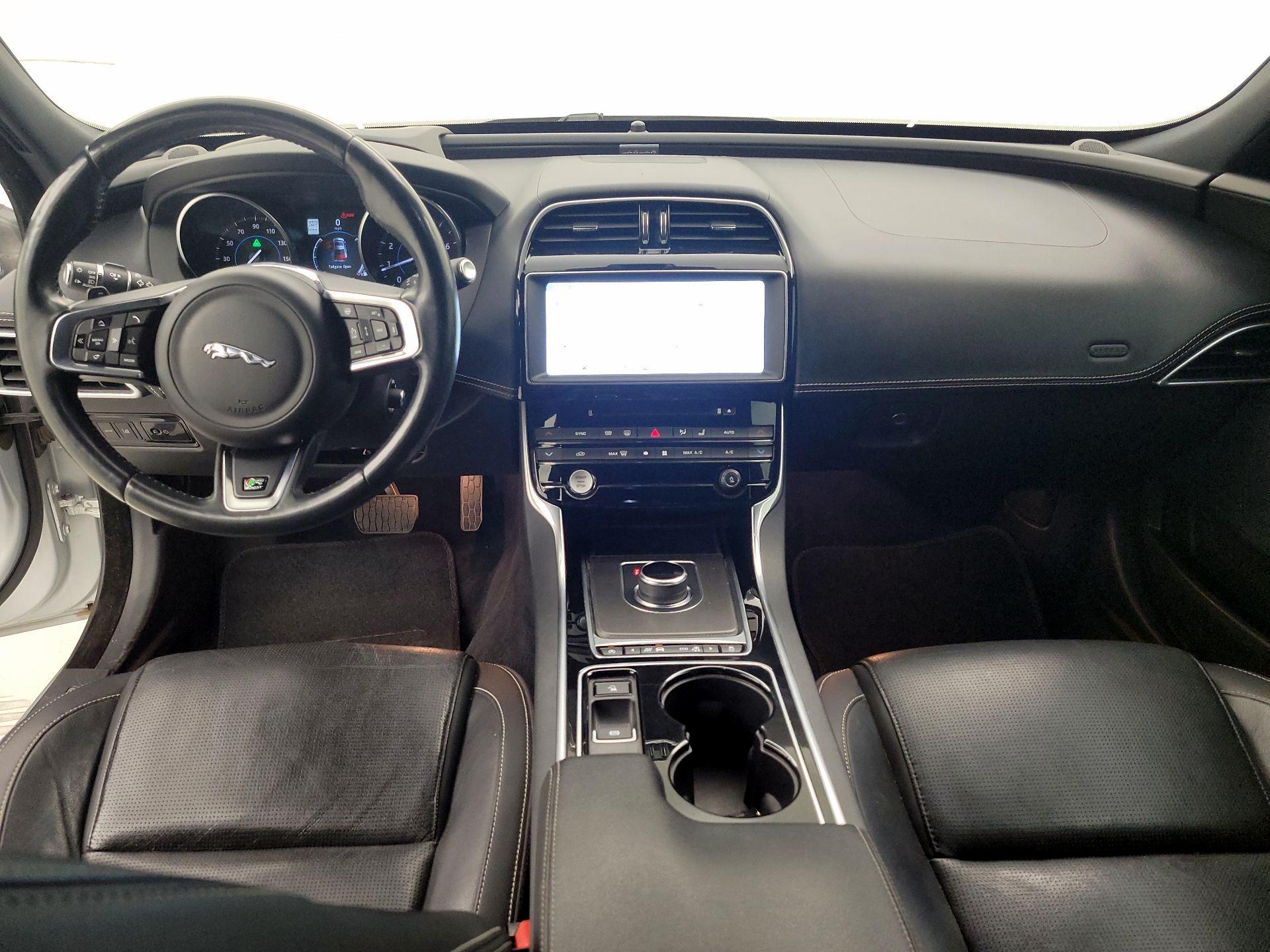 Thumbnail: 2017 Jaguar XE - 9