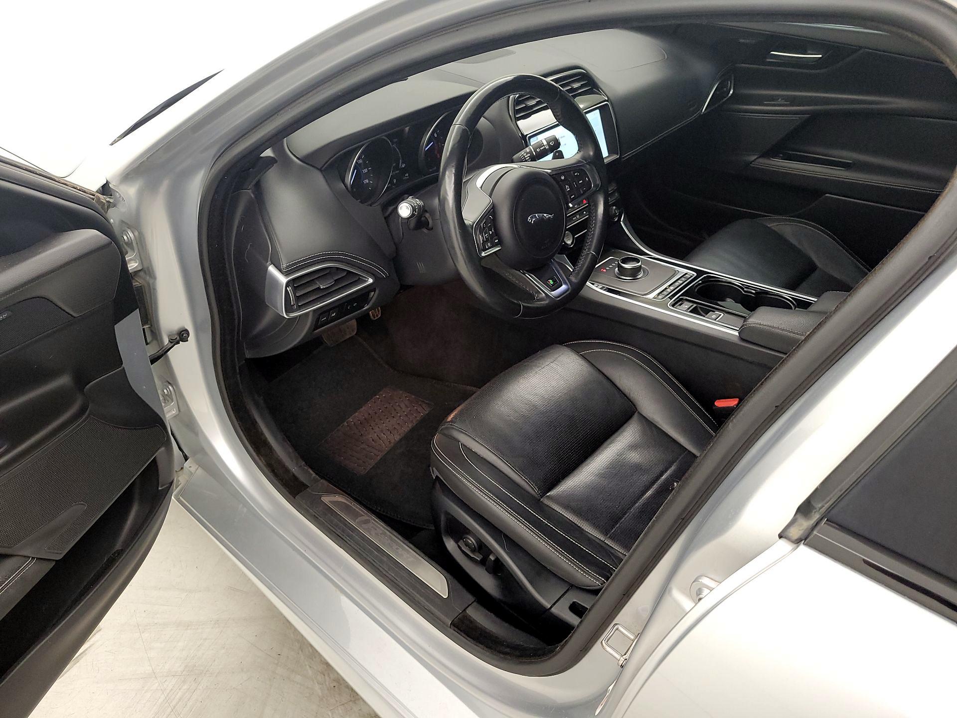 Thumbnail: 2017 Jaguar XE - 11