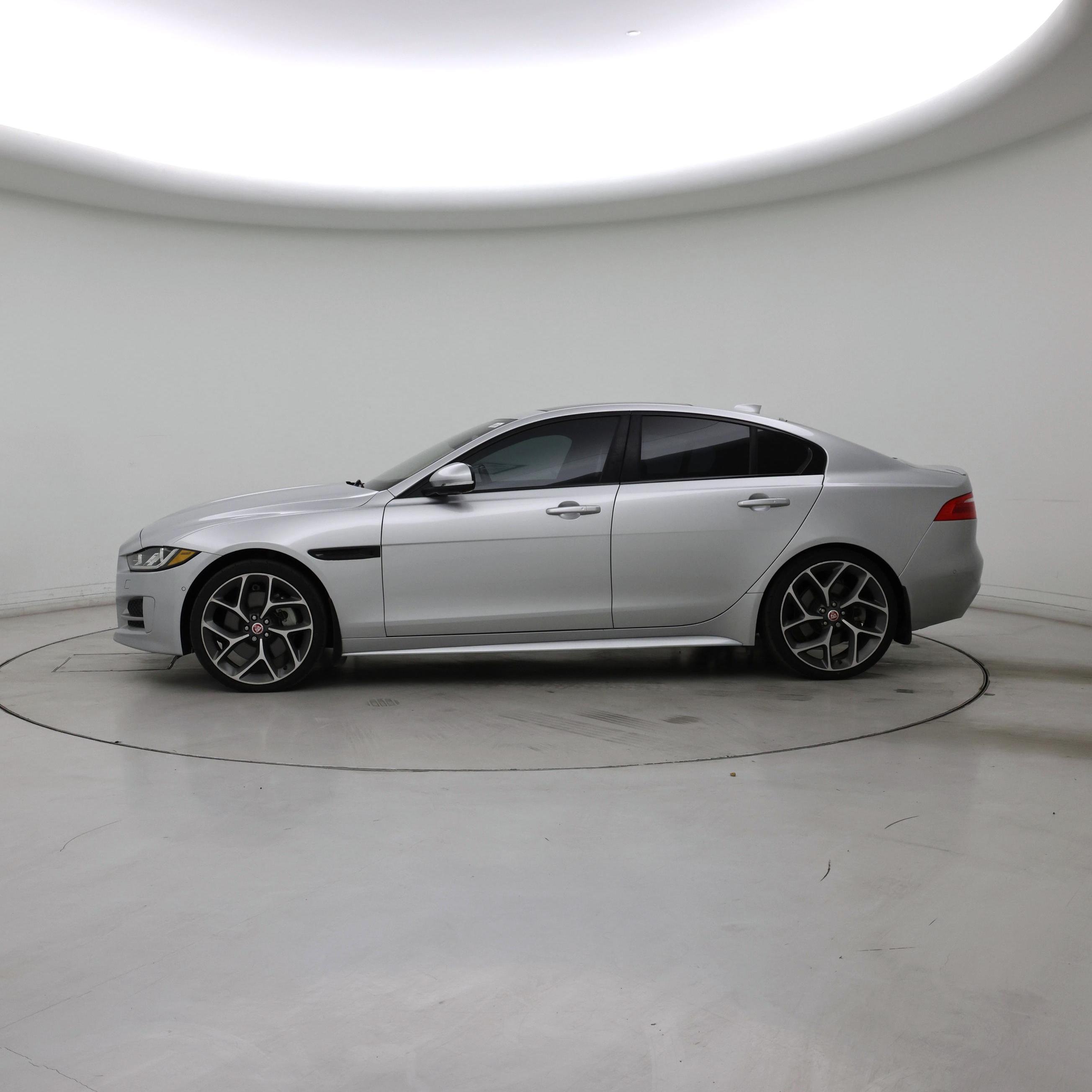 Thumbnail: 2017 Jaguar XE - 3