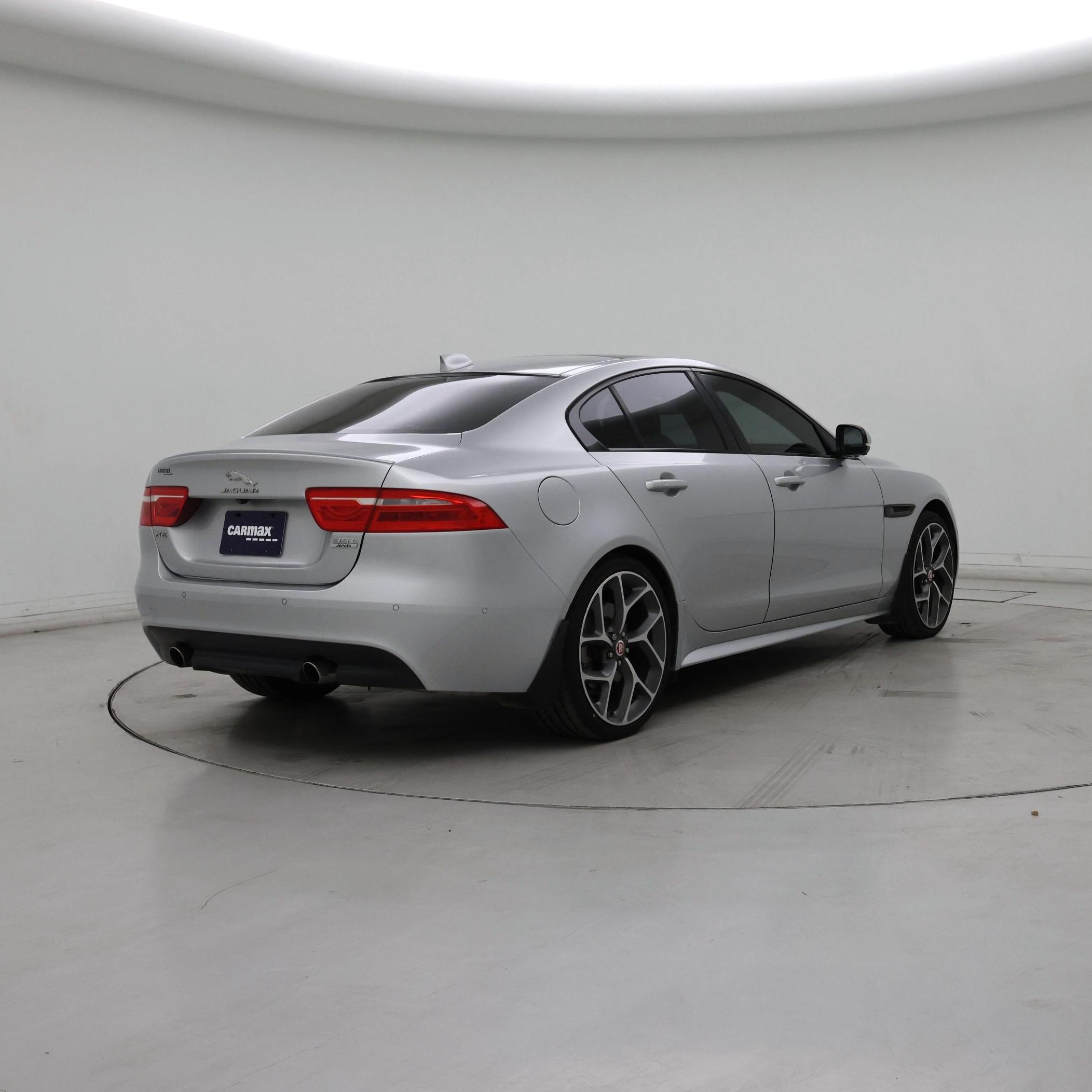 Thumbnail: 2017 Jaguar XE - 8