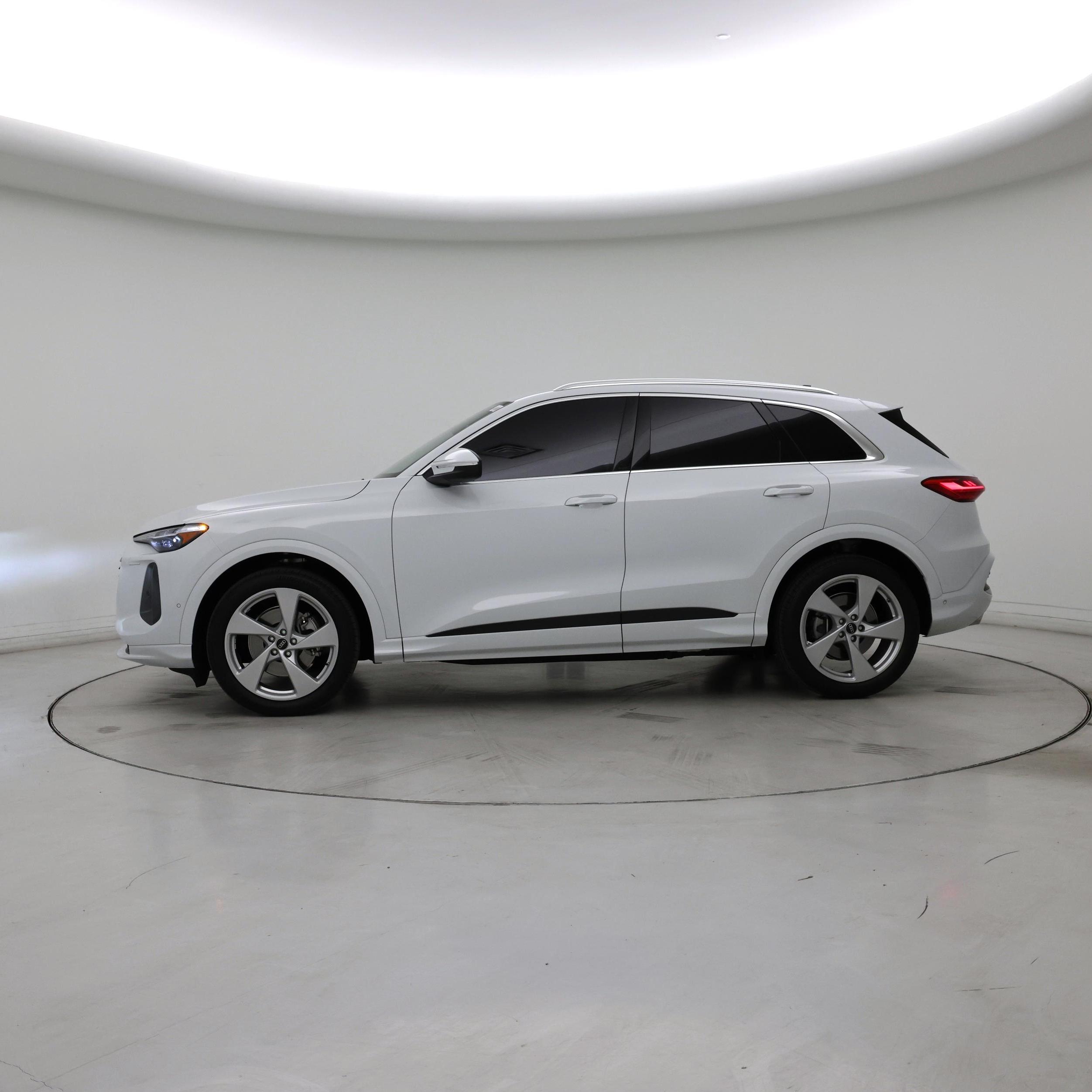 Thumbnail: 2025 Audi Q5 - 3