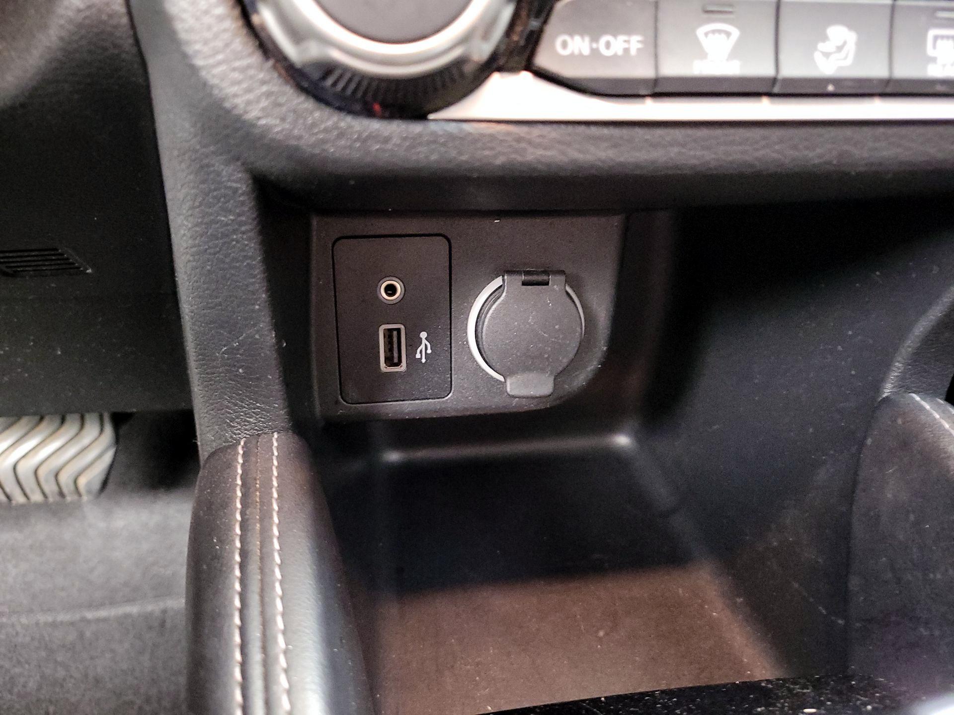 Thumbnail: 2019 Nissan Kicks - 17