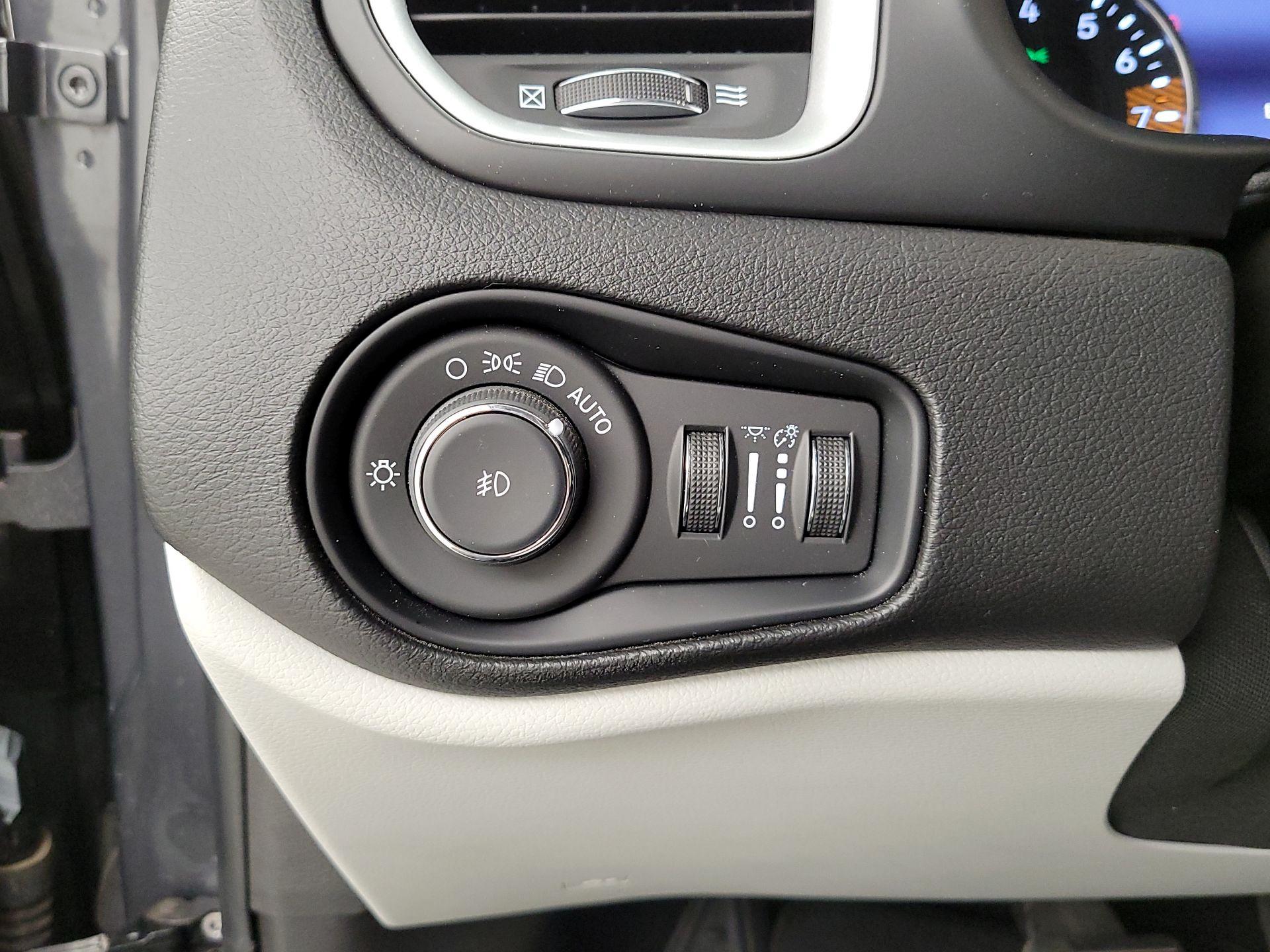 Thumbnail: 2021 Jeep Renegade - 13