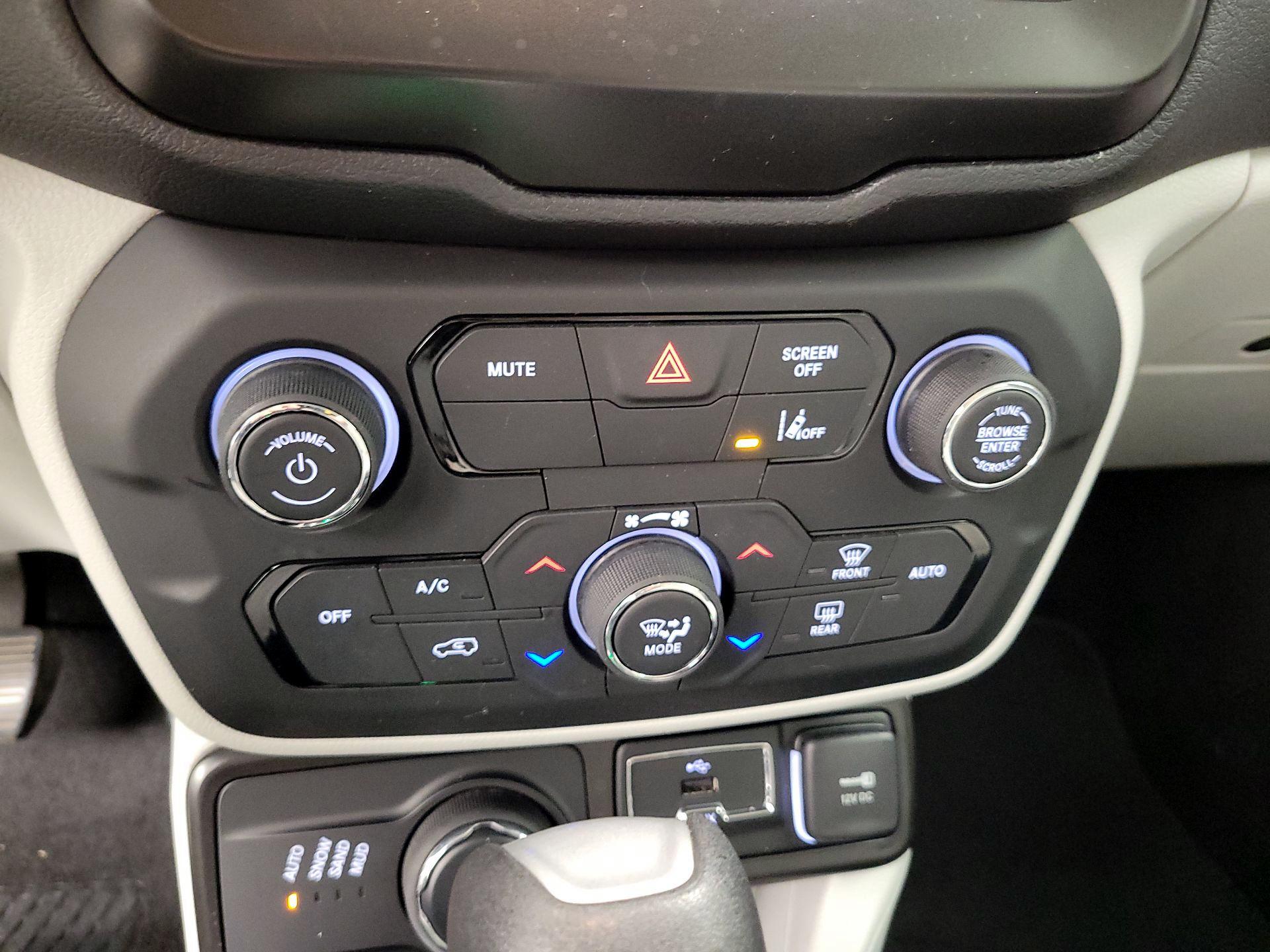 Thumbnail: 2021 Jeep Renegade - 16