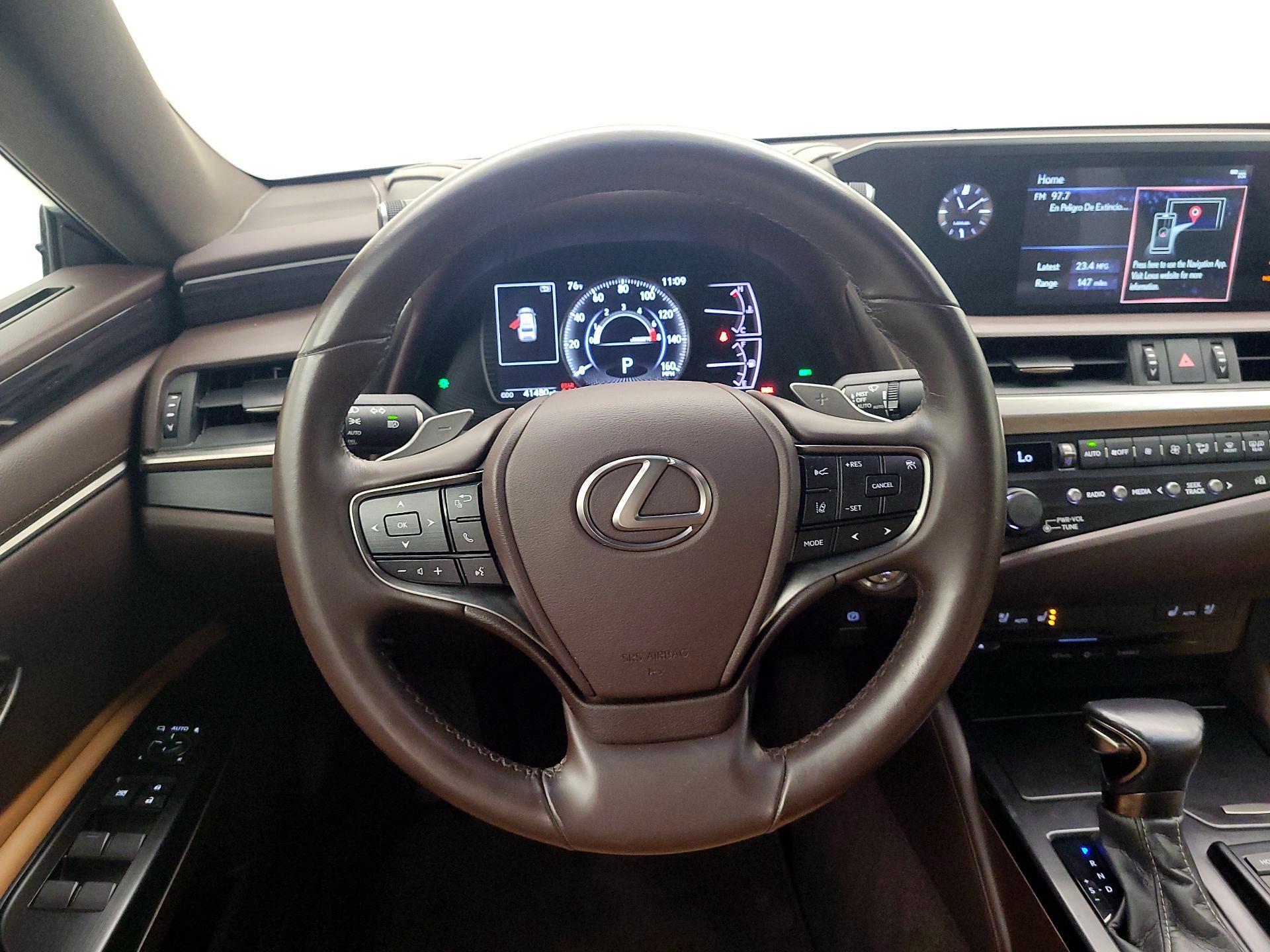 Thumbnail: 2020 Lexus ES - 10