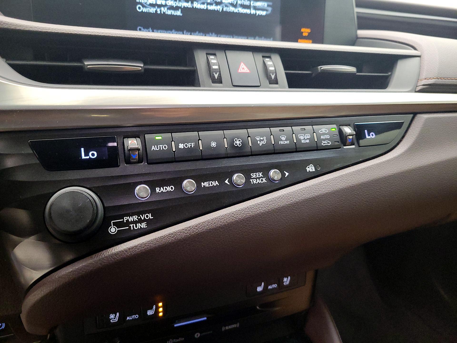 Thumbnail: 2020 Lexus ES - 14