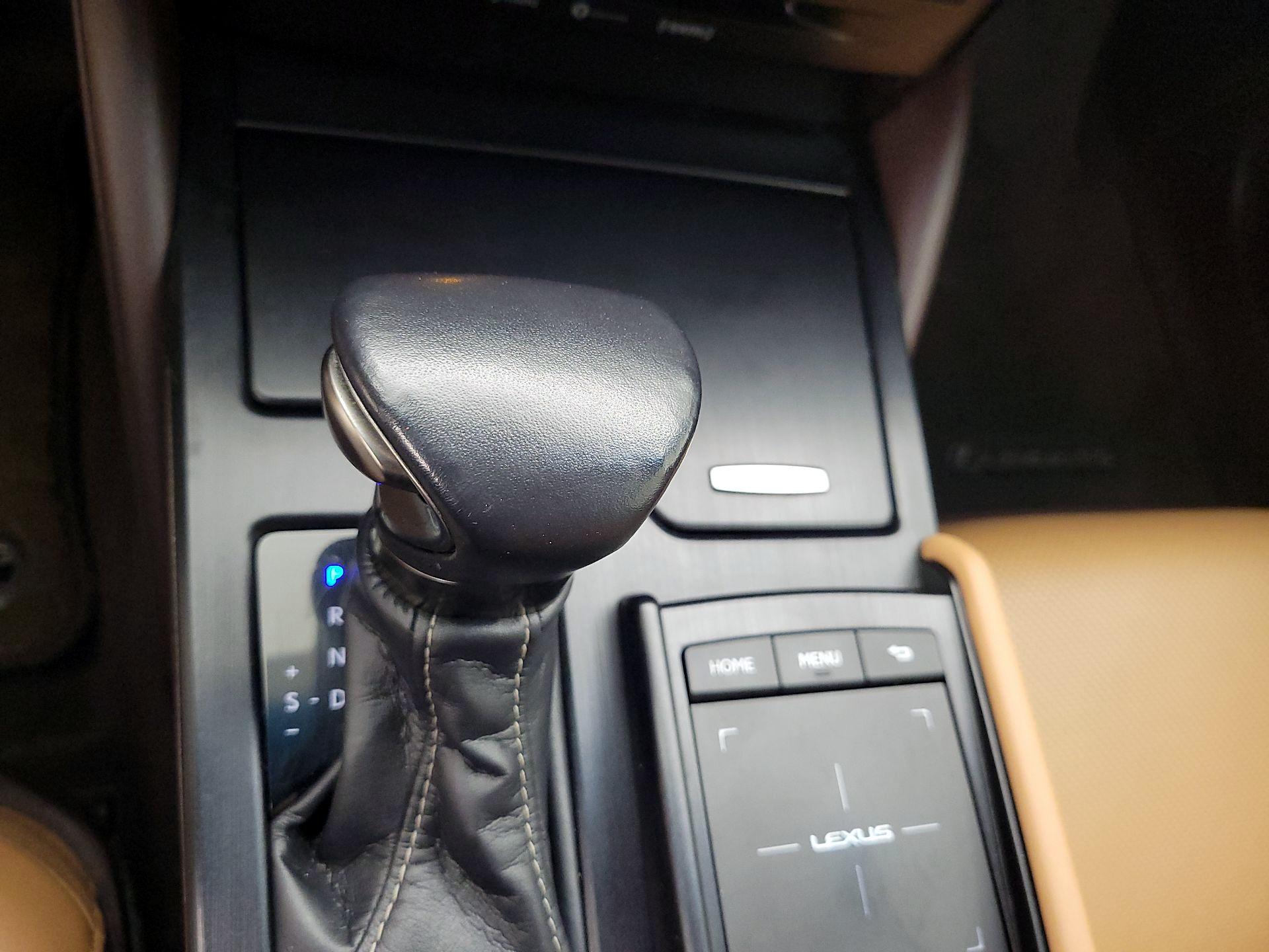 Thumbnail: 2020 Lexus ES - 15