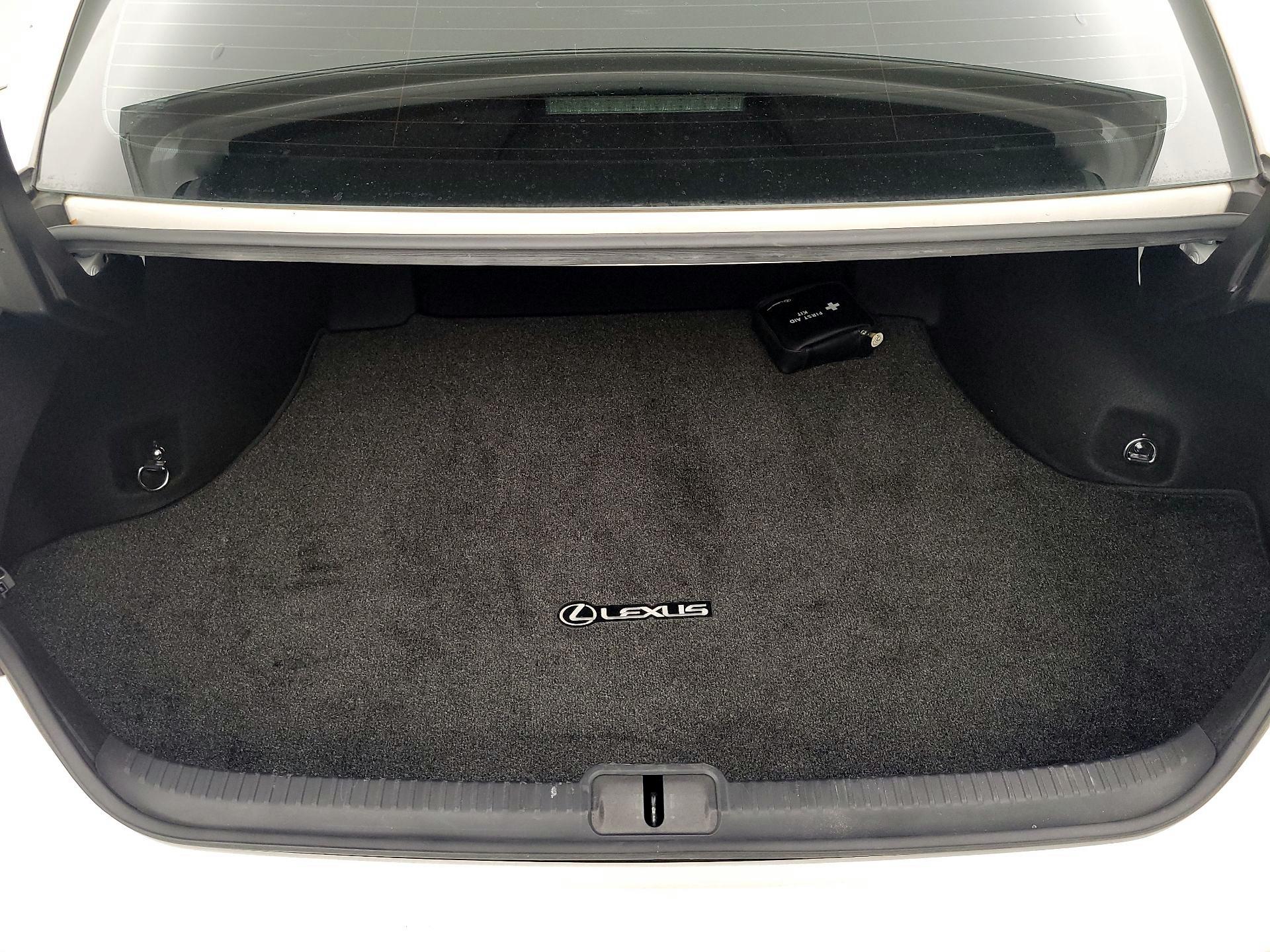 Thumbnail: 2020 Lexus ES - 16