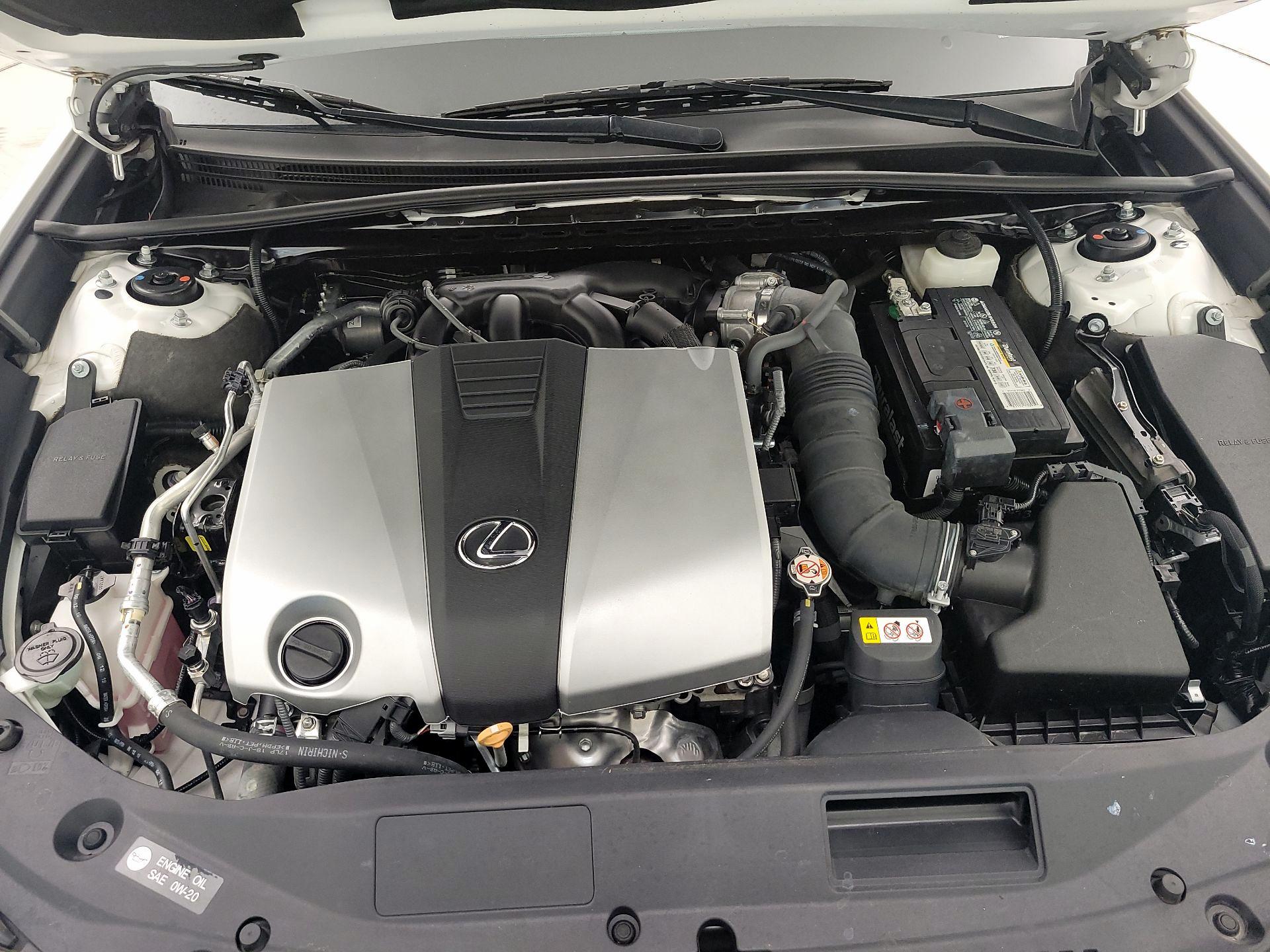 Thumbnail: 2020 Lexus ES - 17