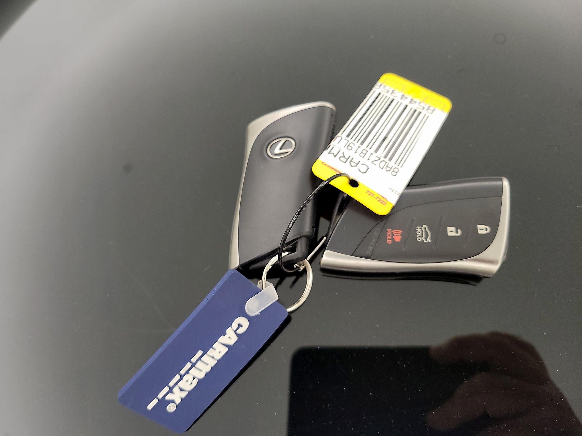 Thumbnail: 2020 Lexus ES - 18