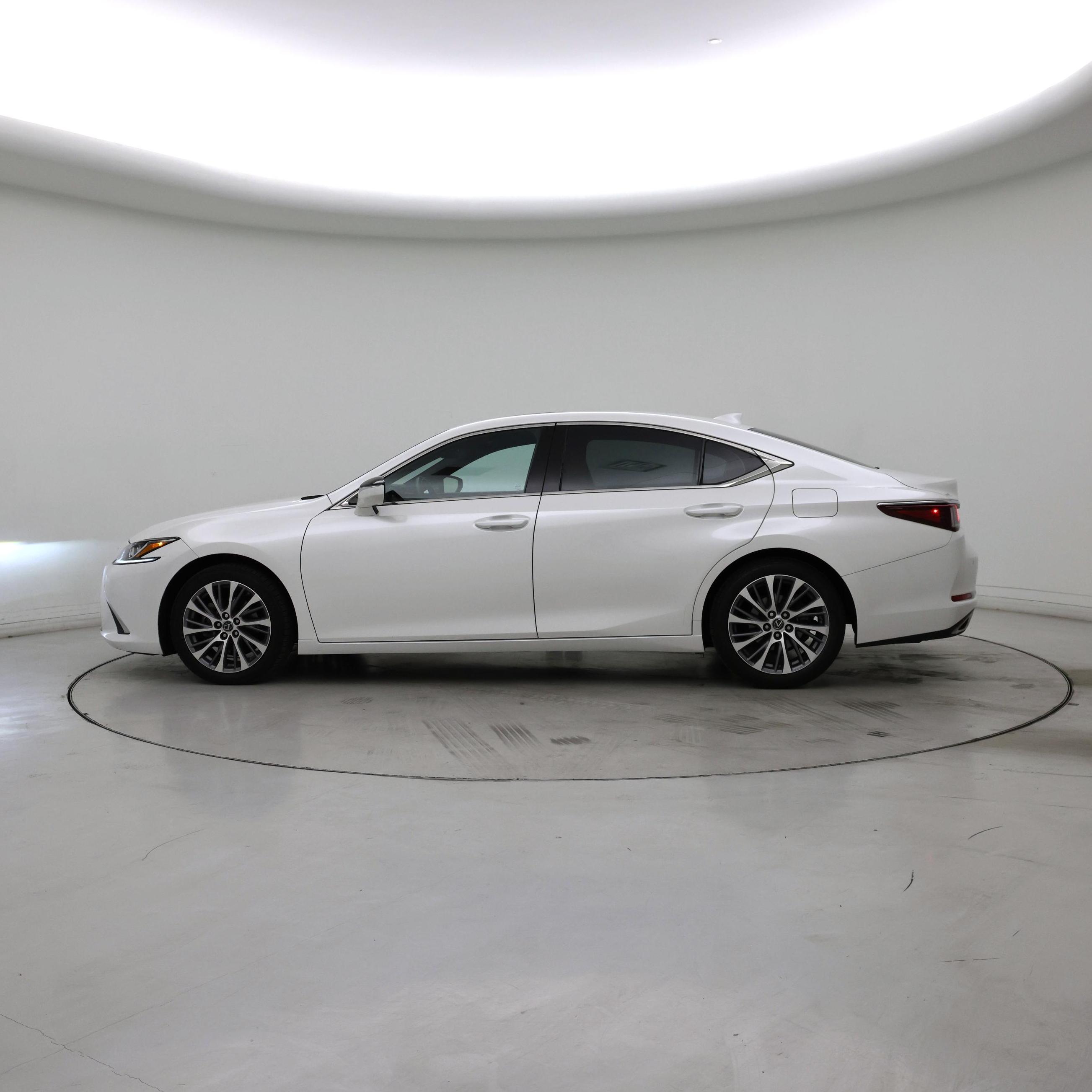 Thumbnail: 2020 Lexus ES - 3