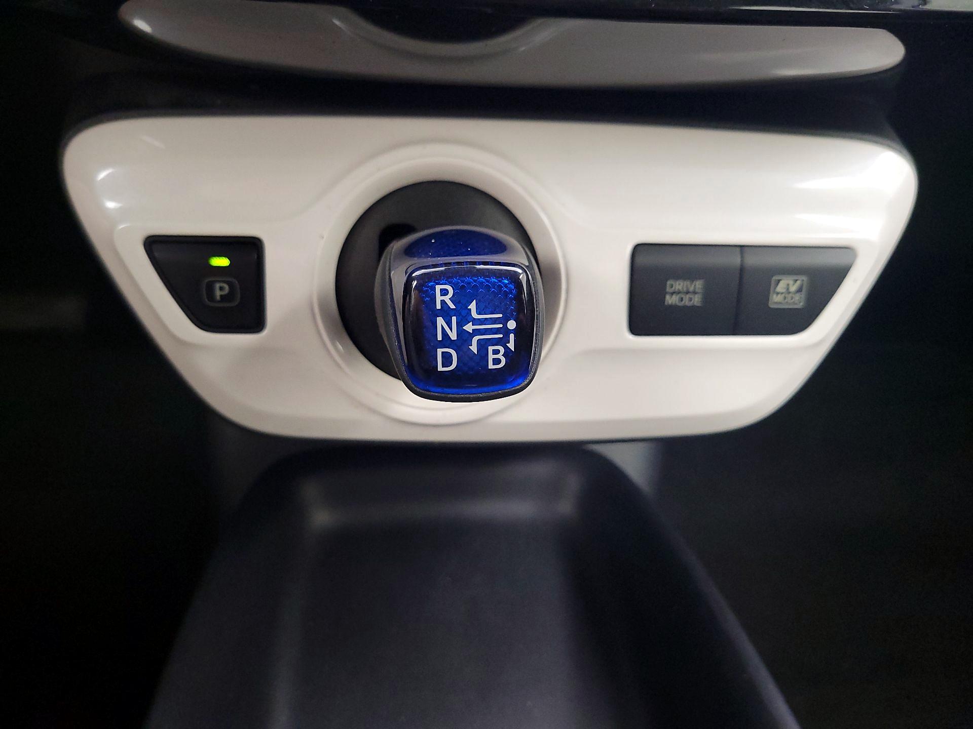 Thumbnail: 2017 Toyota Prius - 17