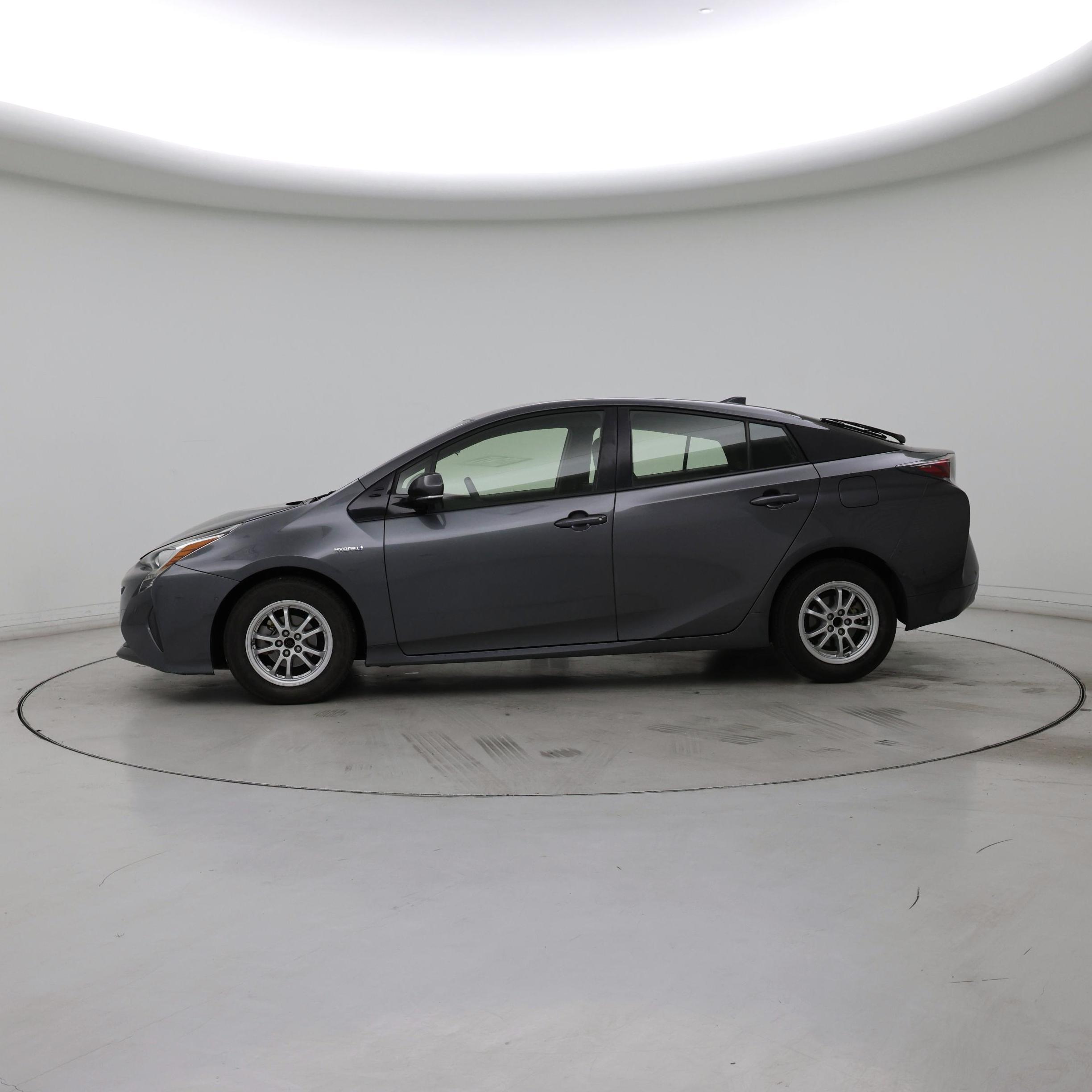 Thumbnail: 2017 Toyota Prius - 3