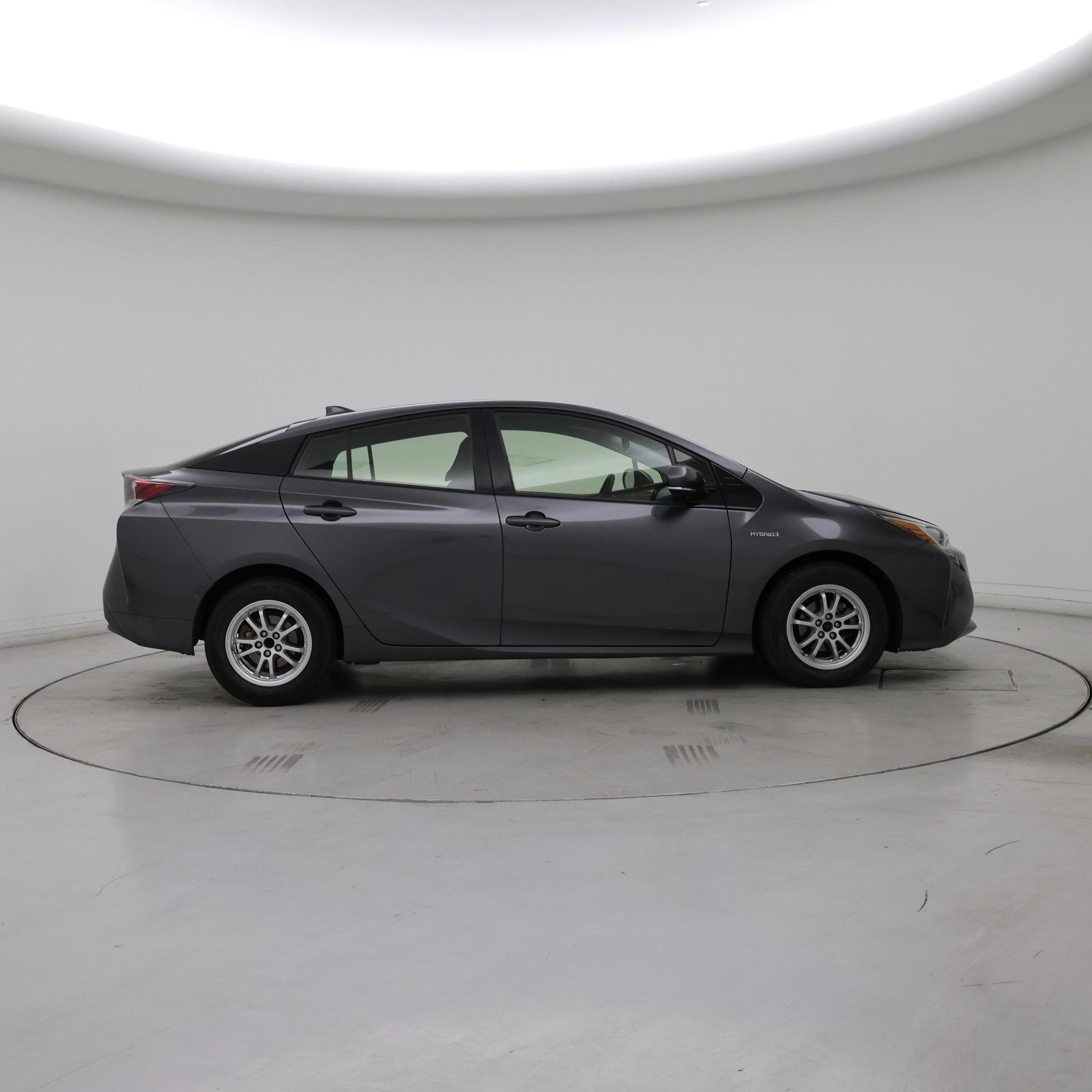Thumbnail: 2017 Toyota Prius - 7