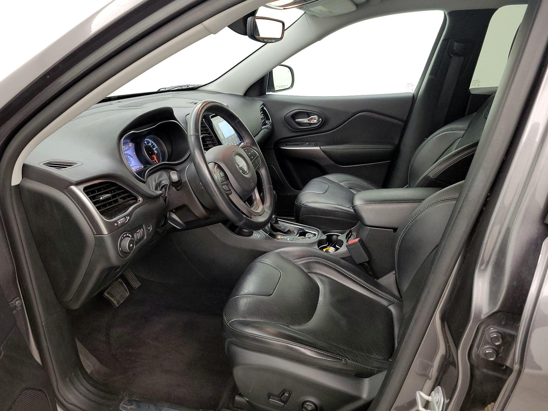 Thumbnail: 2019 Jeep Cherokee - 11