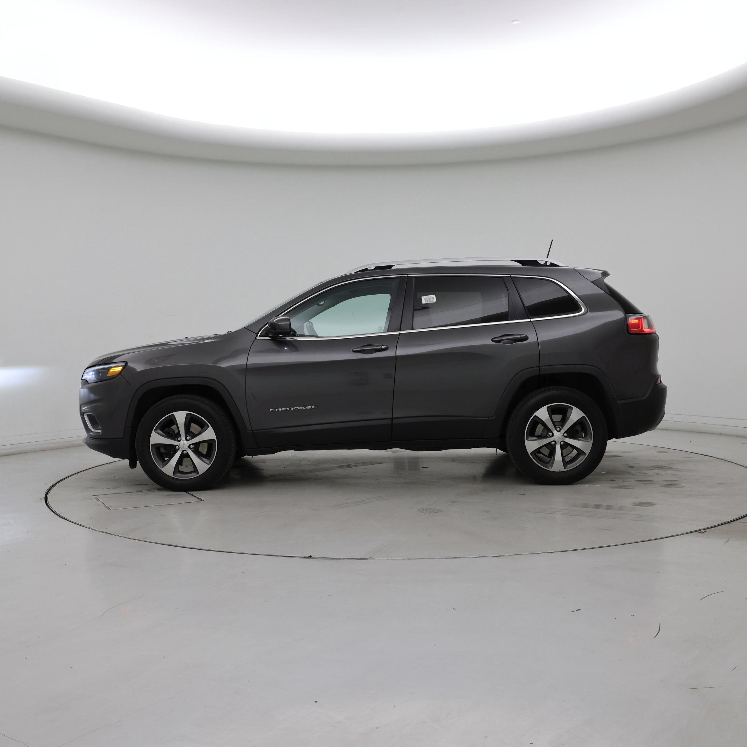 Thumbnail: 2019 Jeep Cherokee - 3