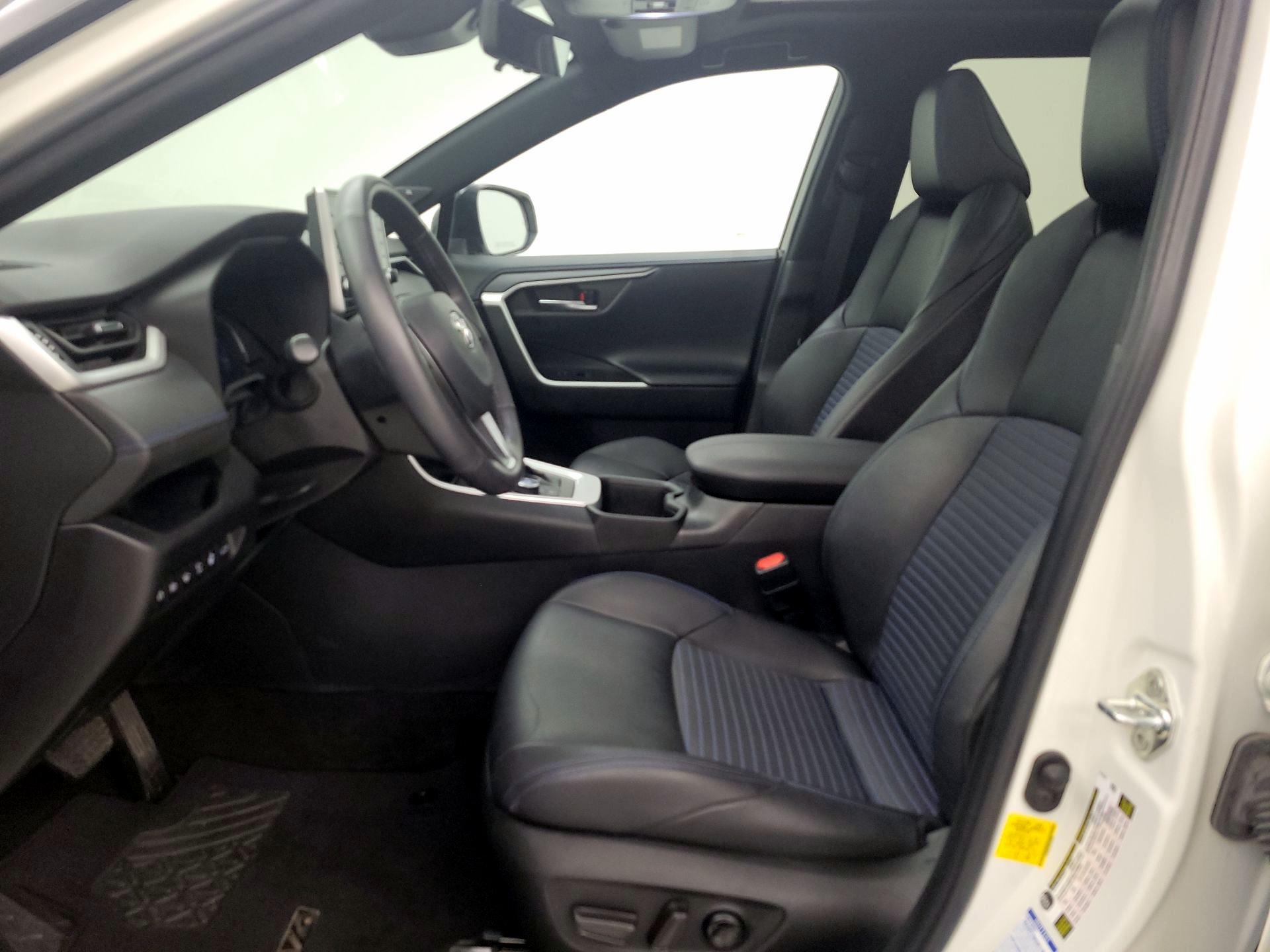 Thumbnail: 2022 Toyota RAV4 - 11