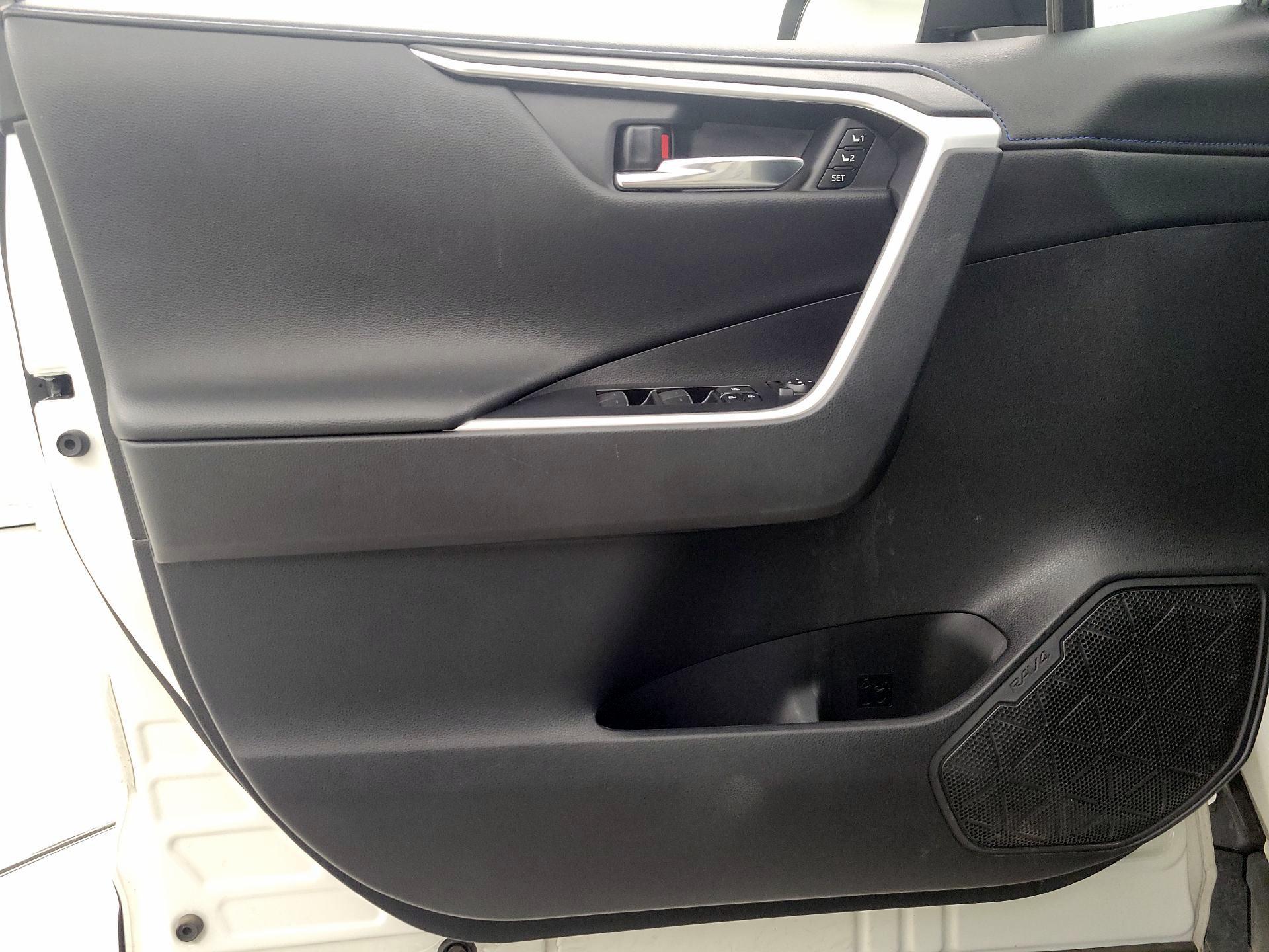 Thumbnail: 2022 Toyota RAV4 - 12