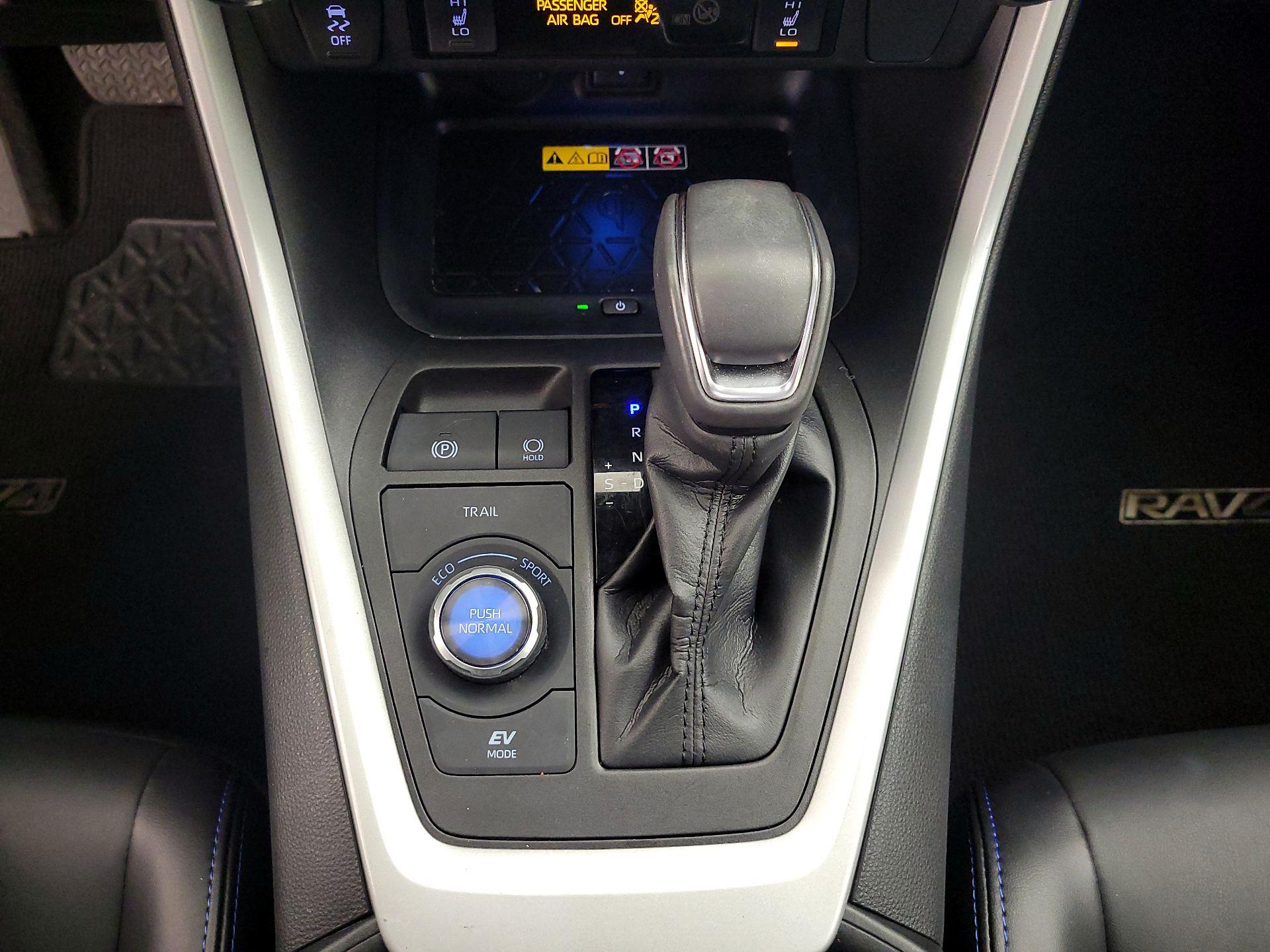 Thumbnail: 2022 Toyota RAV4 - 17