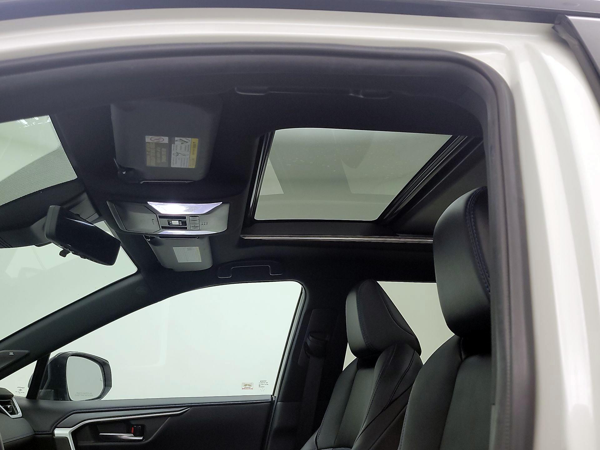 Thumbnail: 2022 Toyota RAV4 - 18