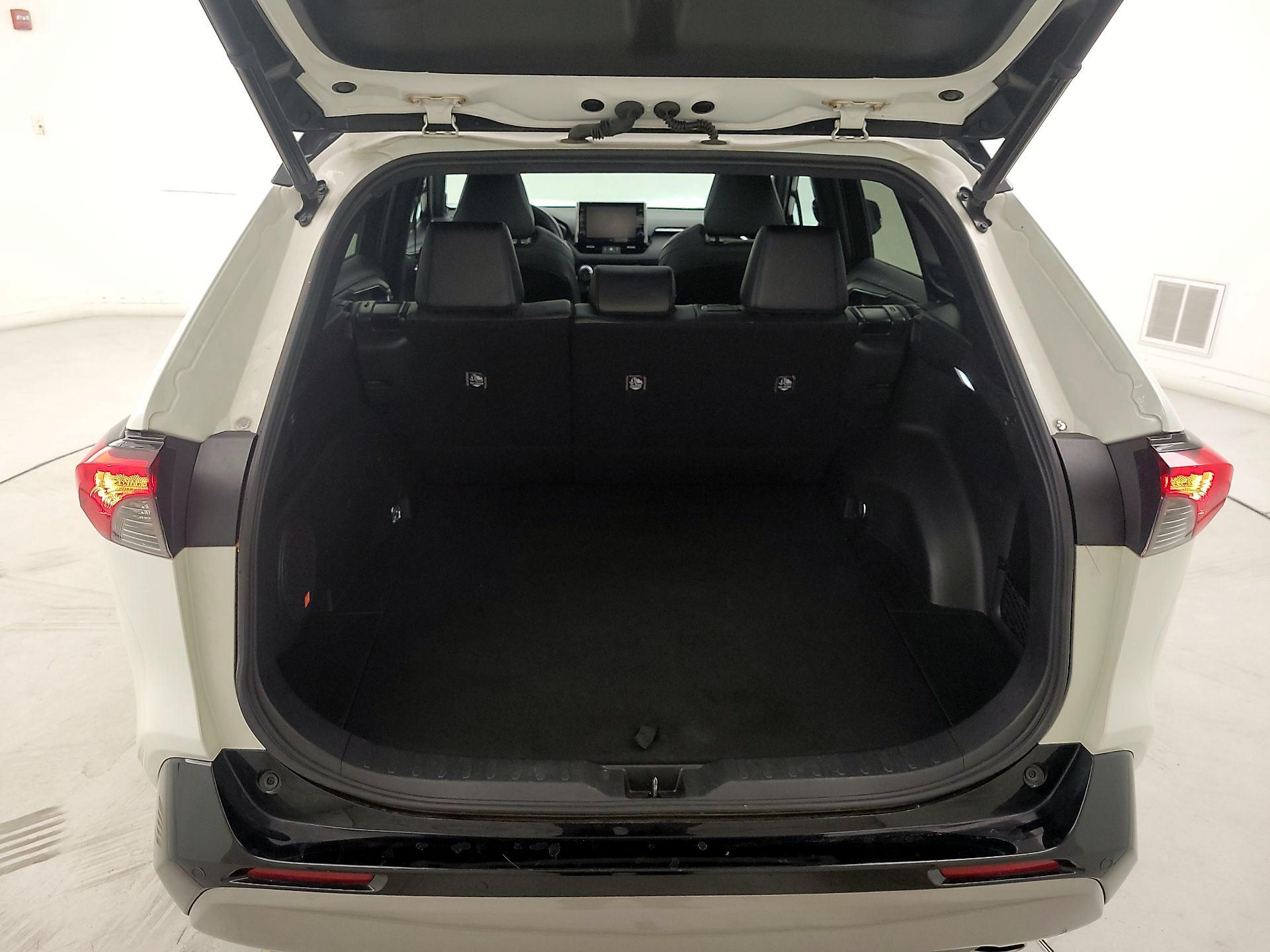 Thumbnail: 2022 Toyota RAV4 - 20