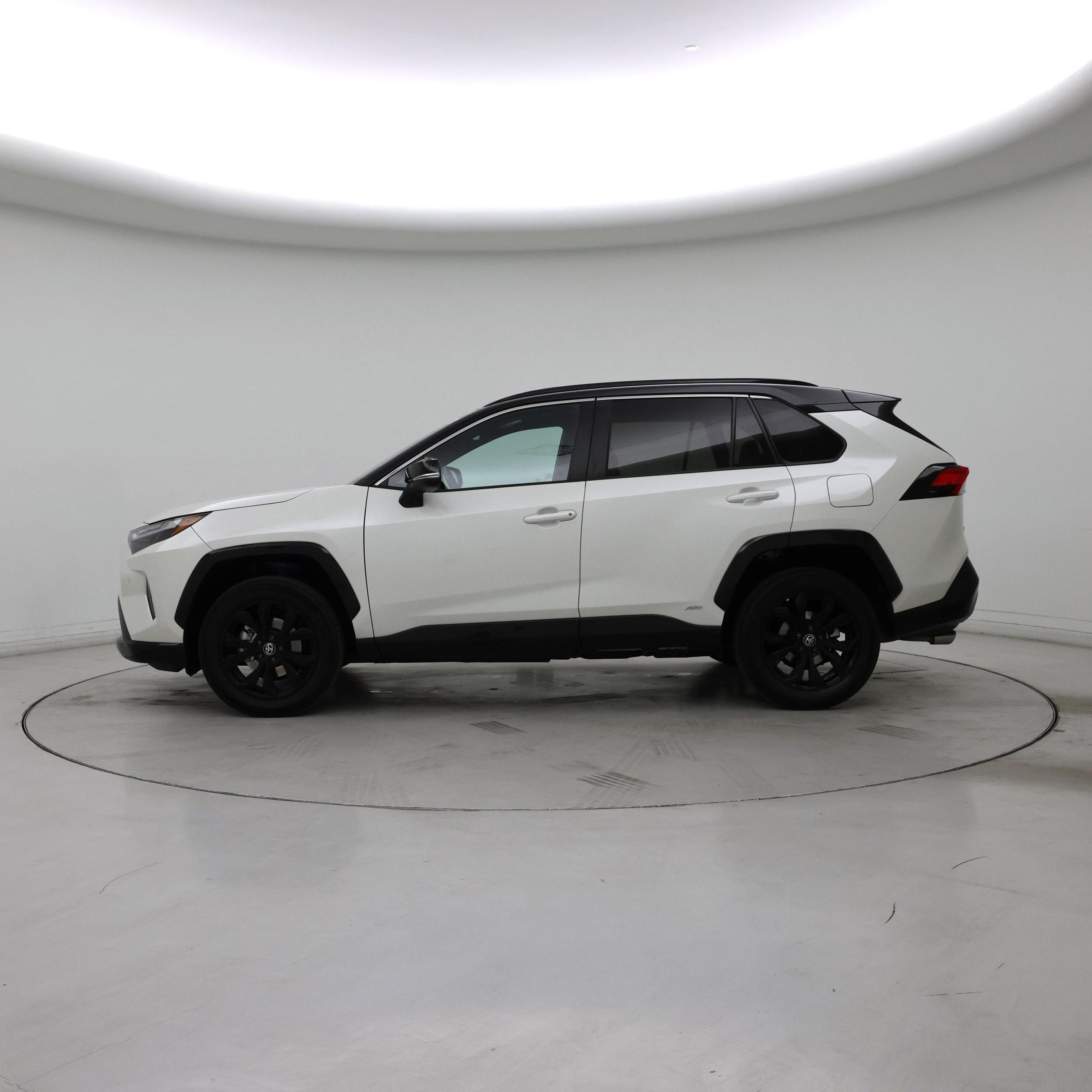 Thumbnail: 2022 Toyota RAV4 - 3