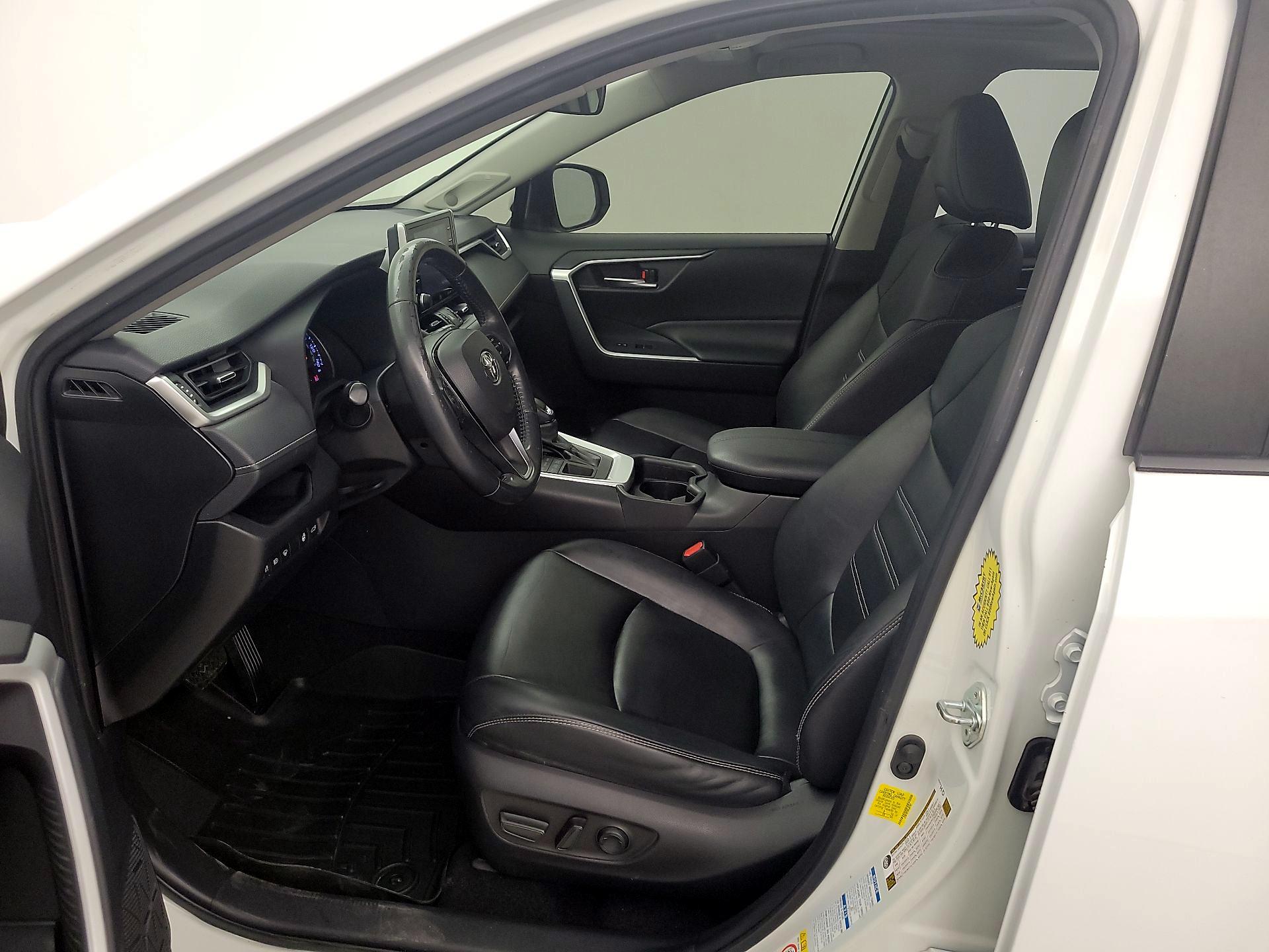 Thumbnail: 2019 Toyota RAV4 - 9