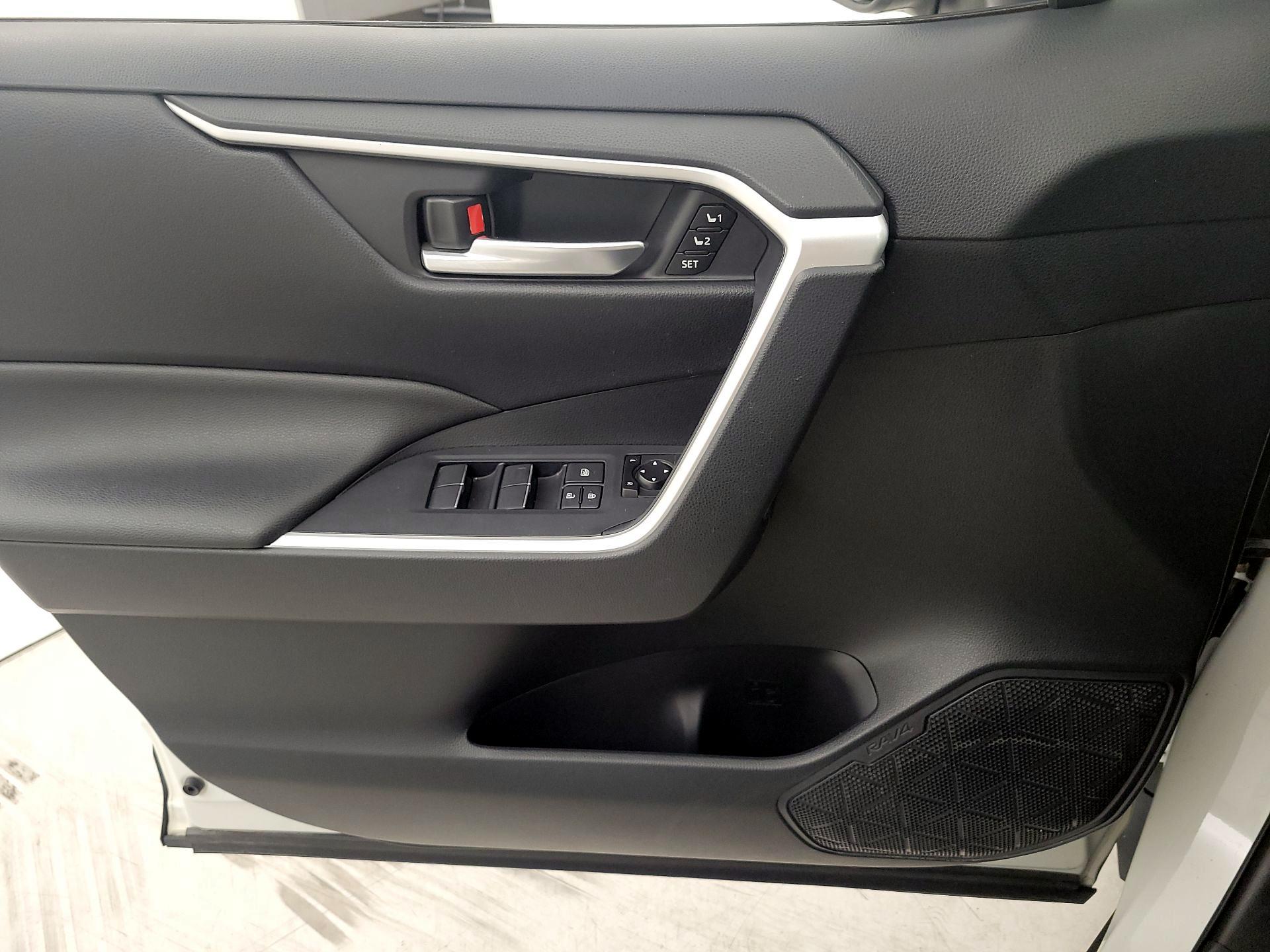 Thumbnail: 2019 Toyota RAV4 - 10