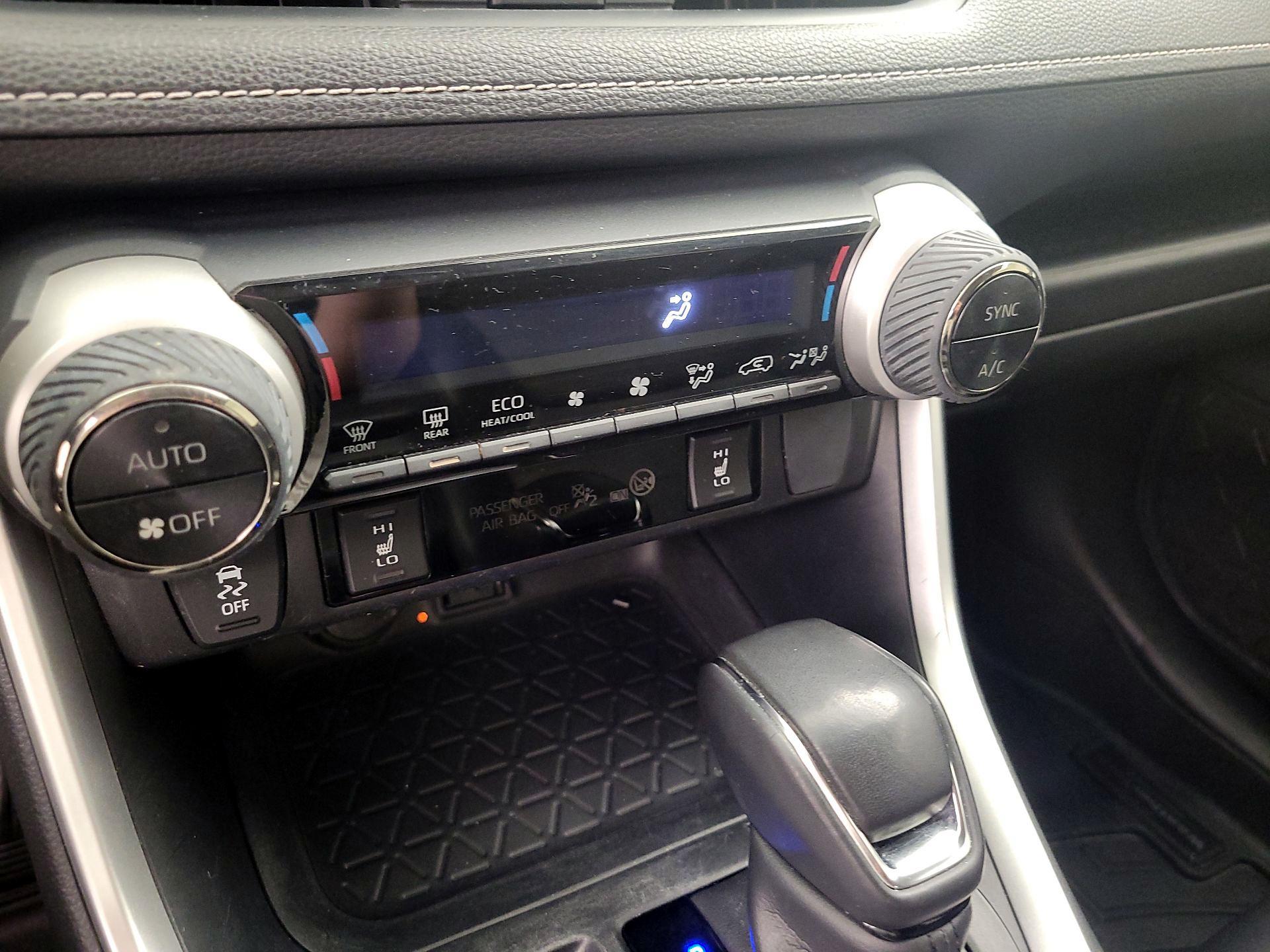 Thumbnail: 2019 Toyota RAV4 - 12