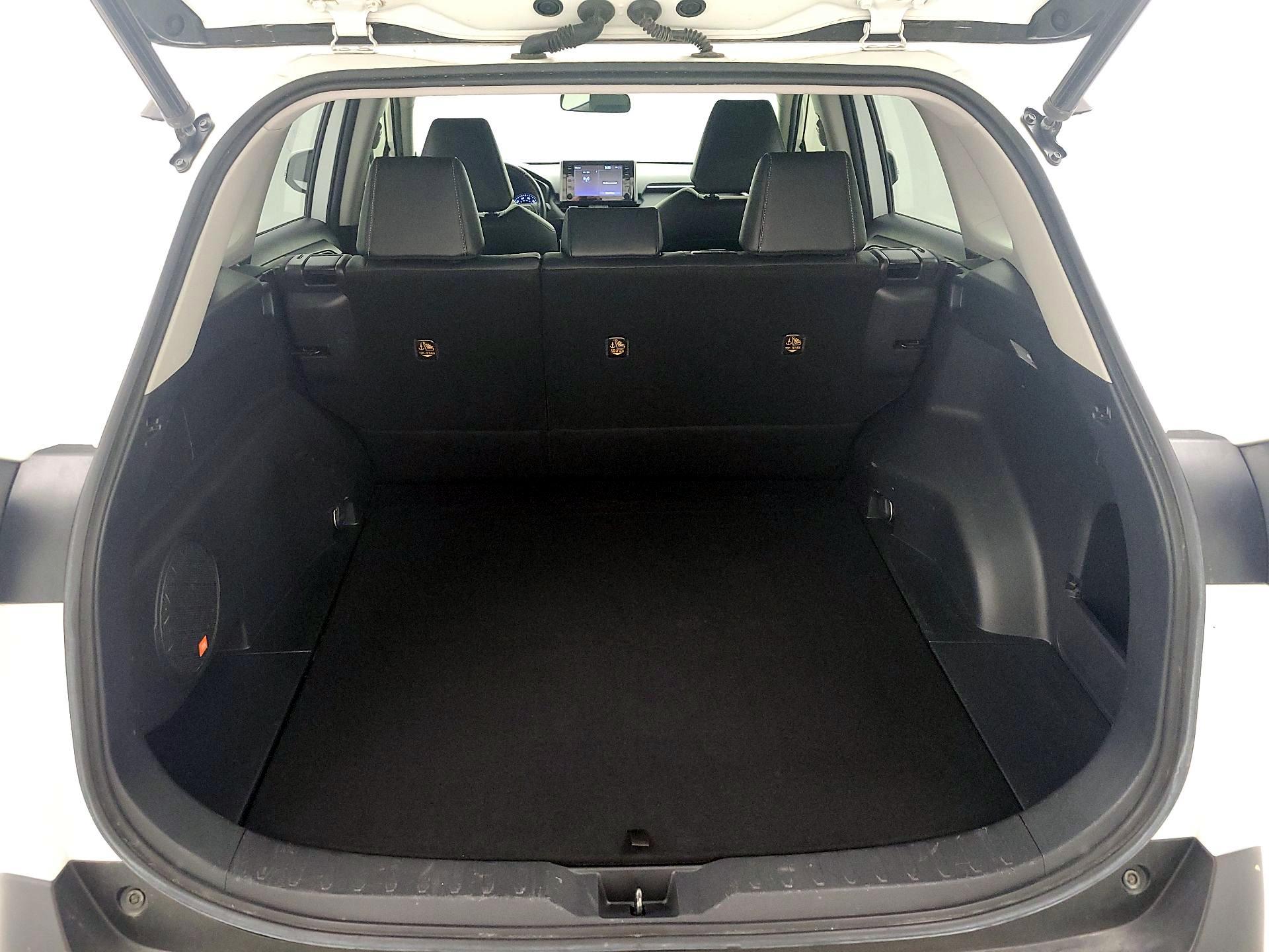 Thumbnail: 2019 Toyota RAV4 - 14