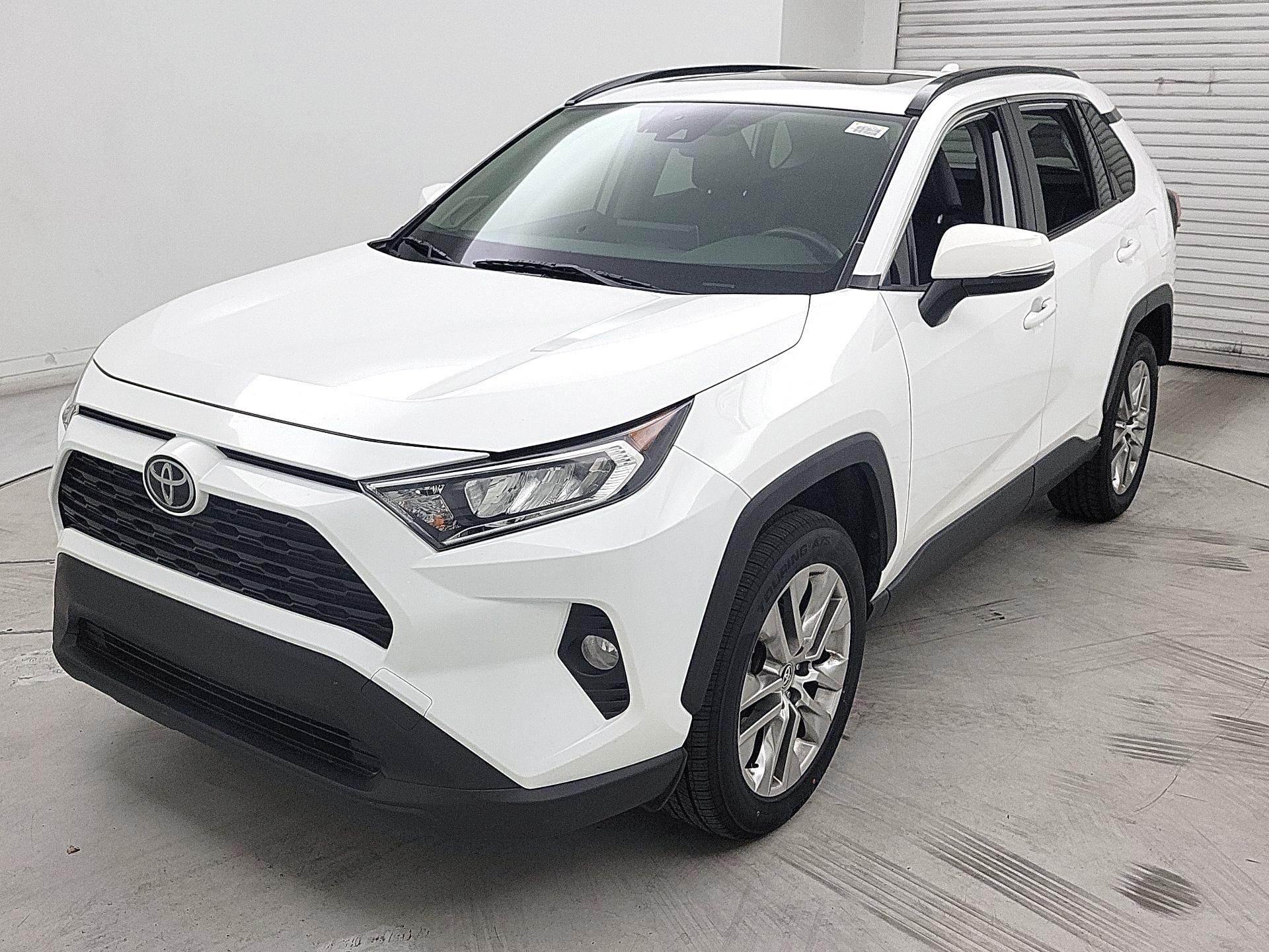 Thumbnail: 2019 Toyota RAV4 - 3