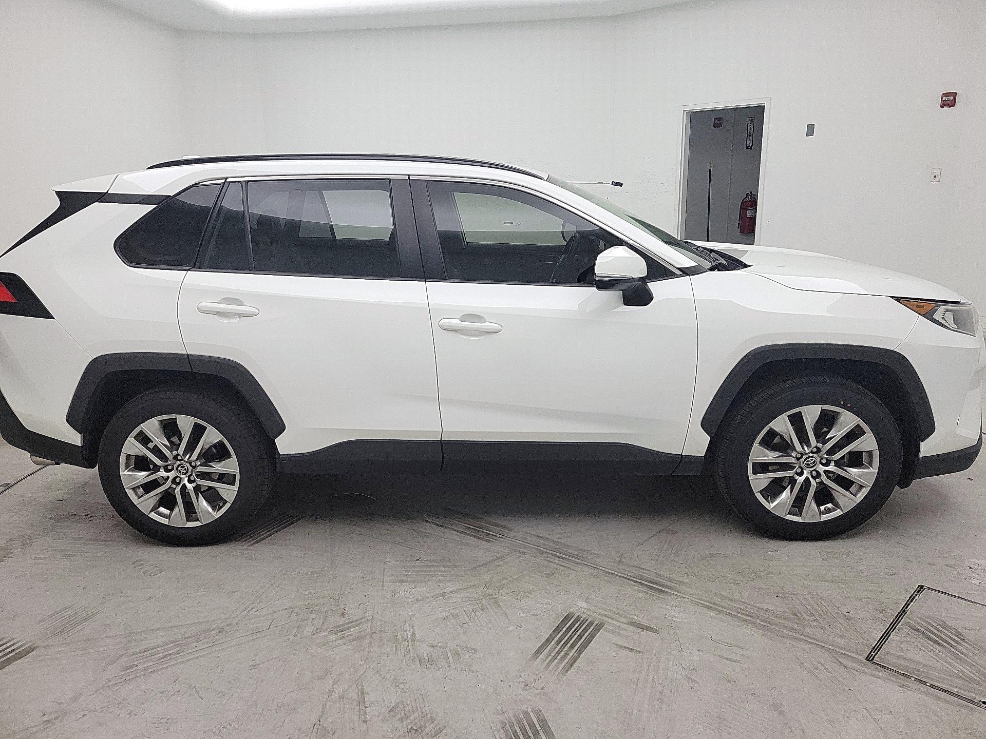 Thumbnail: 2019 Toyota RAV4 - 4