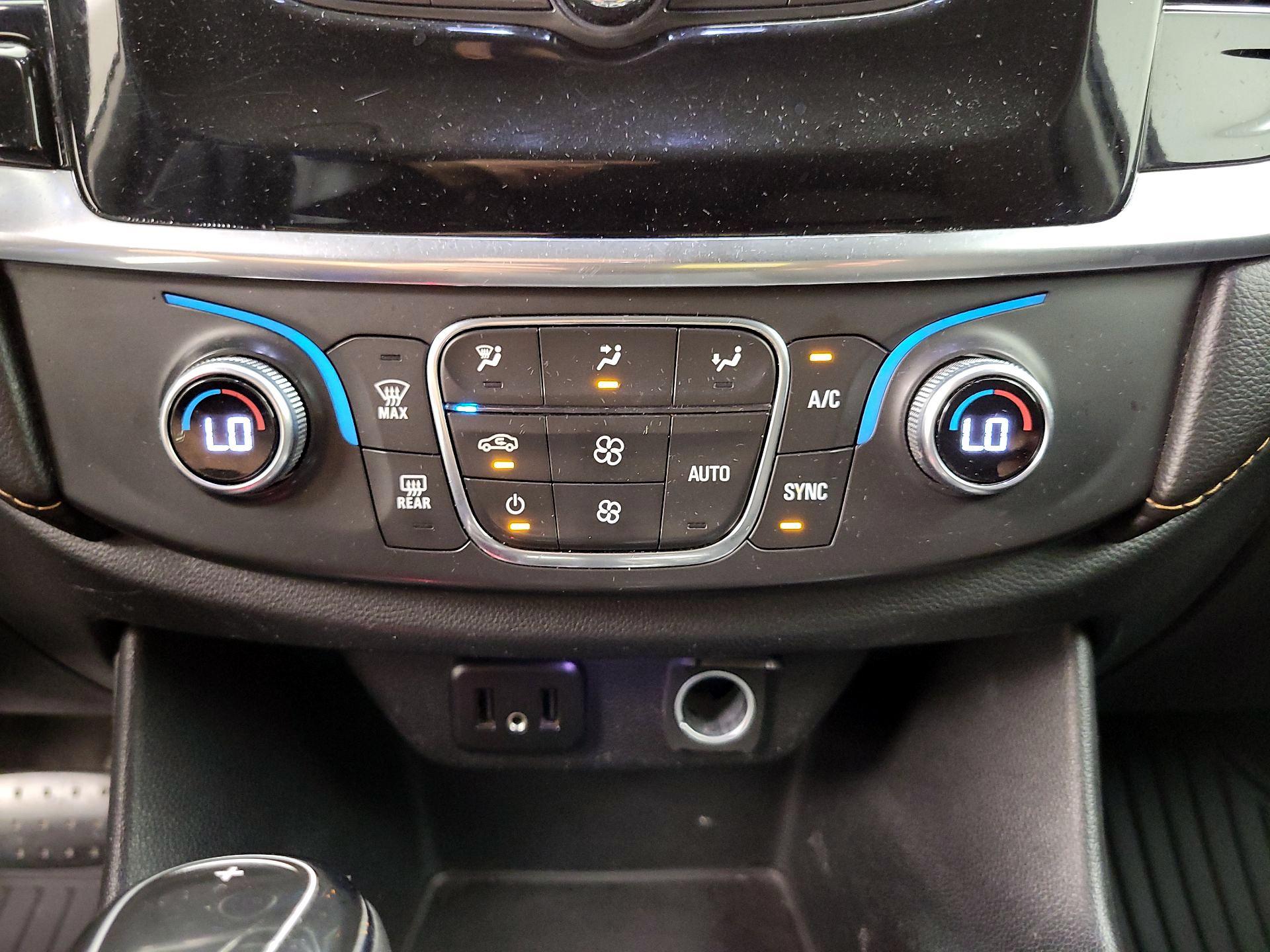 Thumbnail: 2019 Chevrolet Traverse - 16