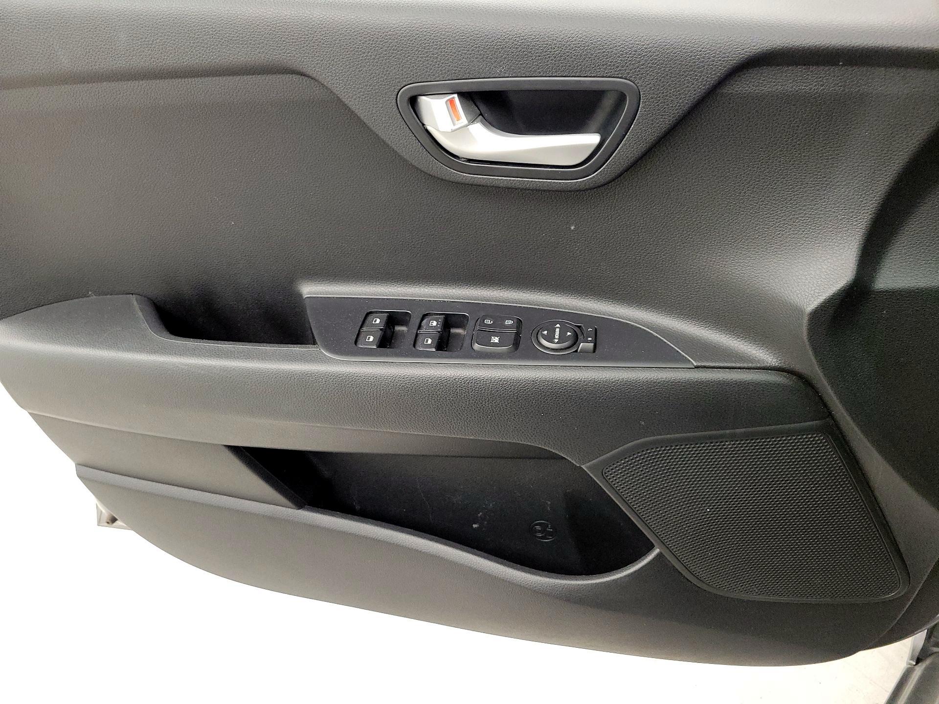 Thumbnail: 2021 Kia Rio - 12