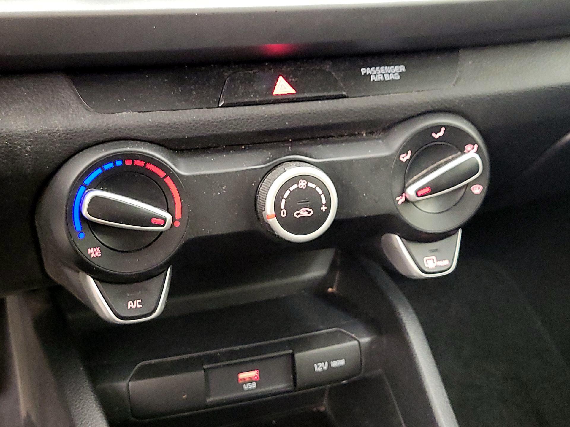 Thumbnail: 2021 Kia Rio - 14