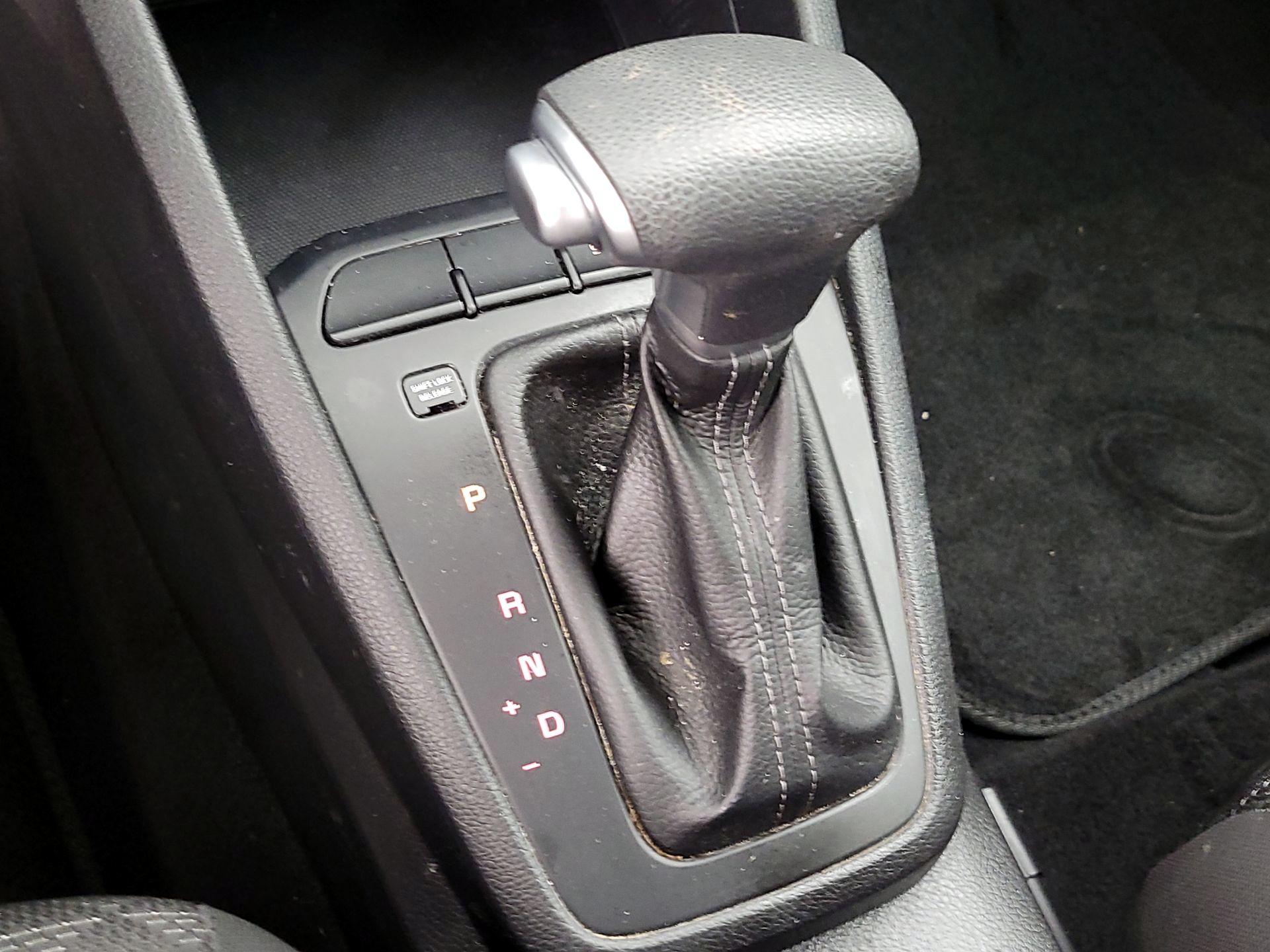 Thumbnail: 2021 Kia Rio - 15