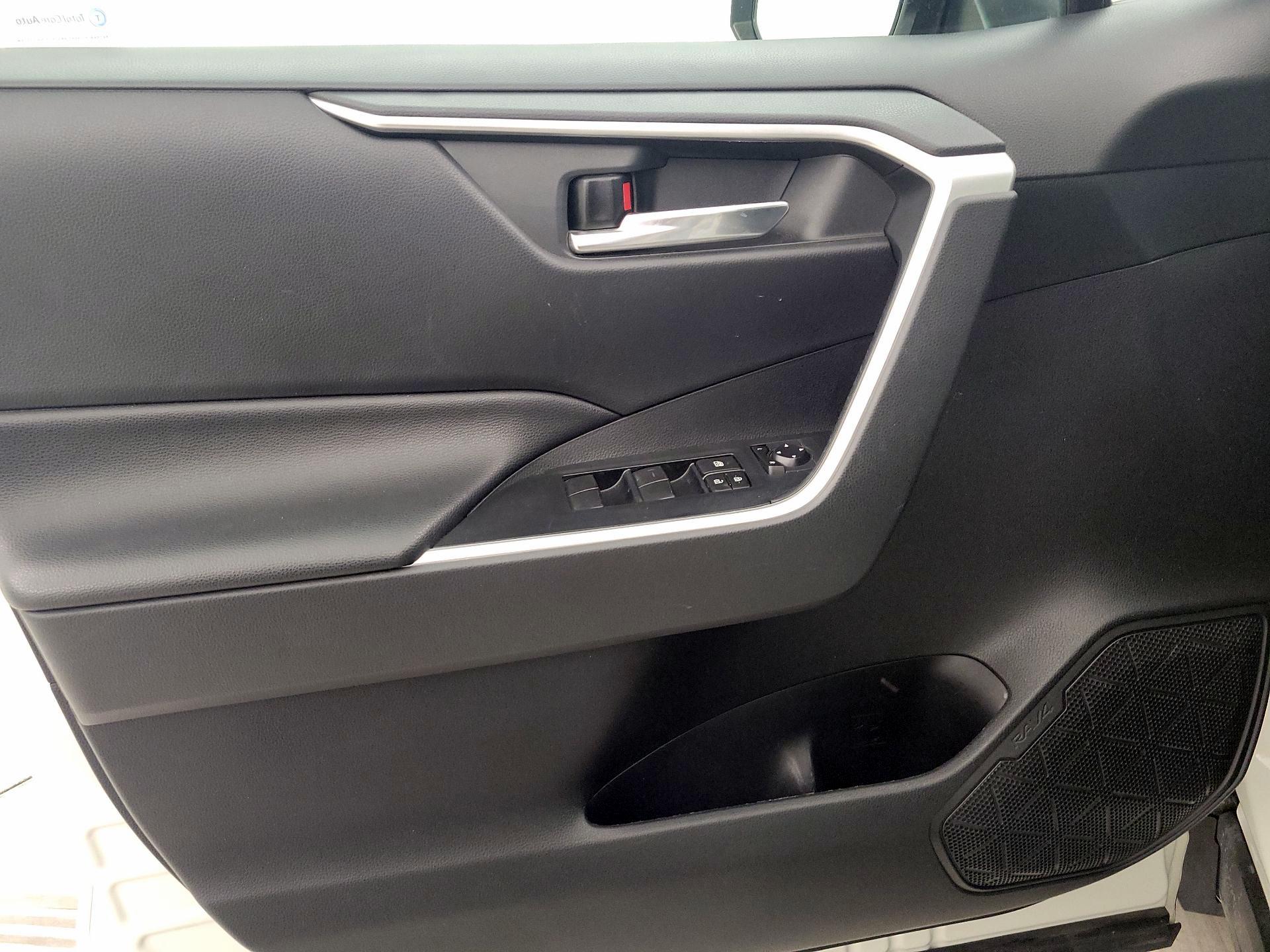 Thumbnail: 2020 Toyota RAV4 - 12