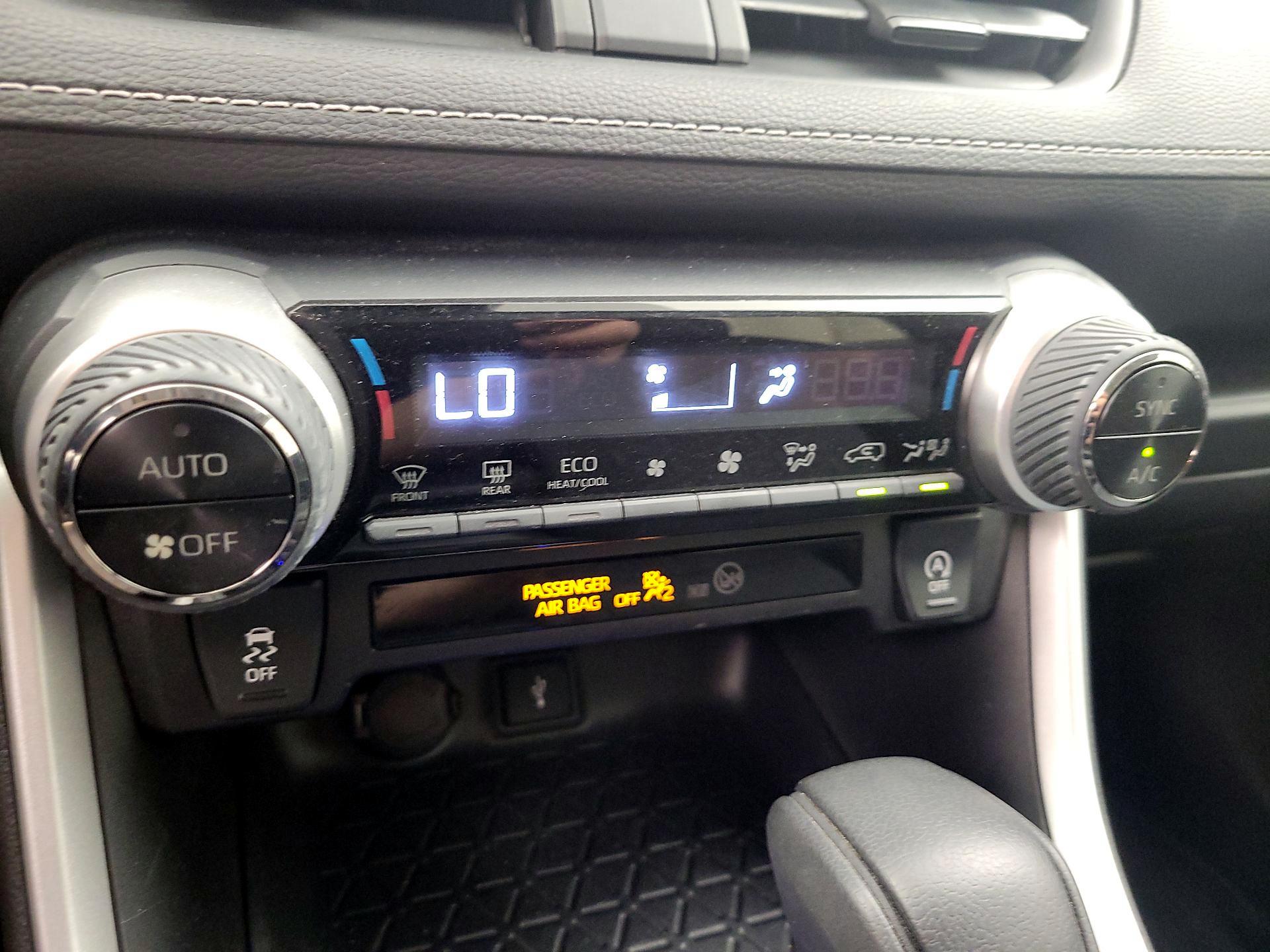 Thumbnail: 2020 Toyota RAV4 - 14