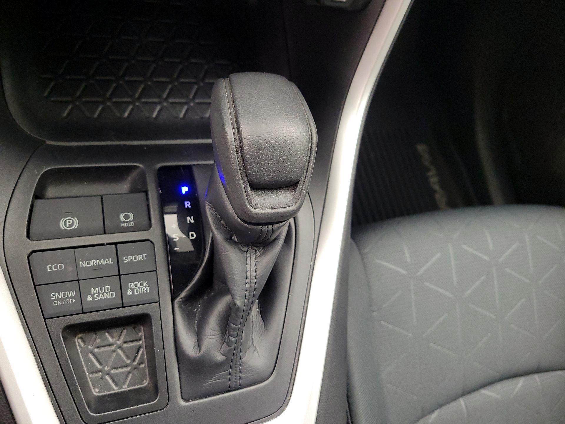 Thumbnail: 2020 Toyota RAV4 - 15