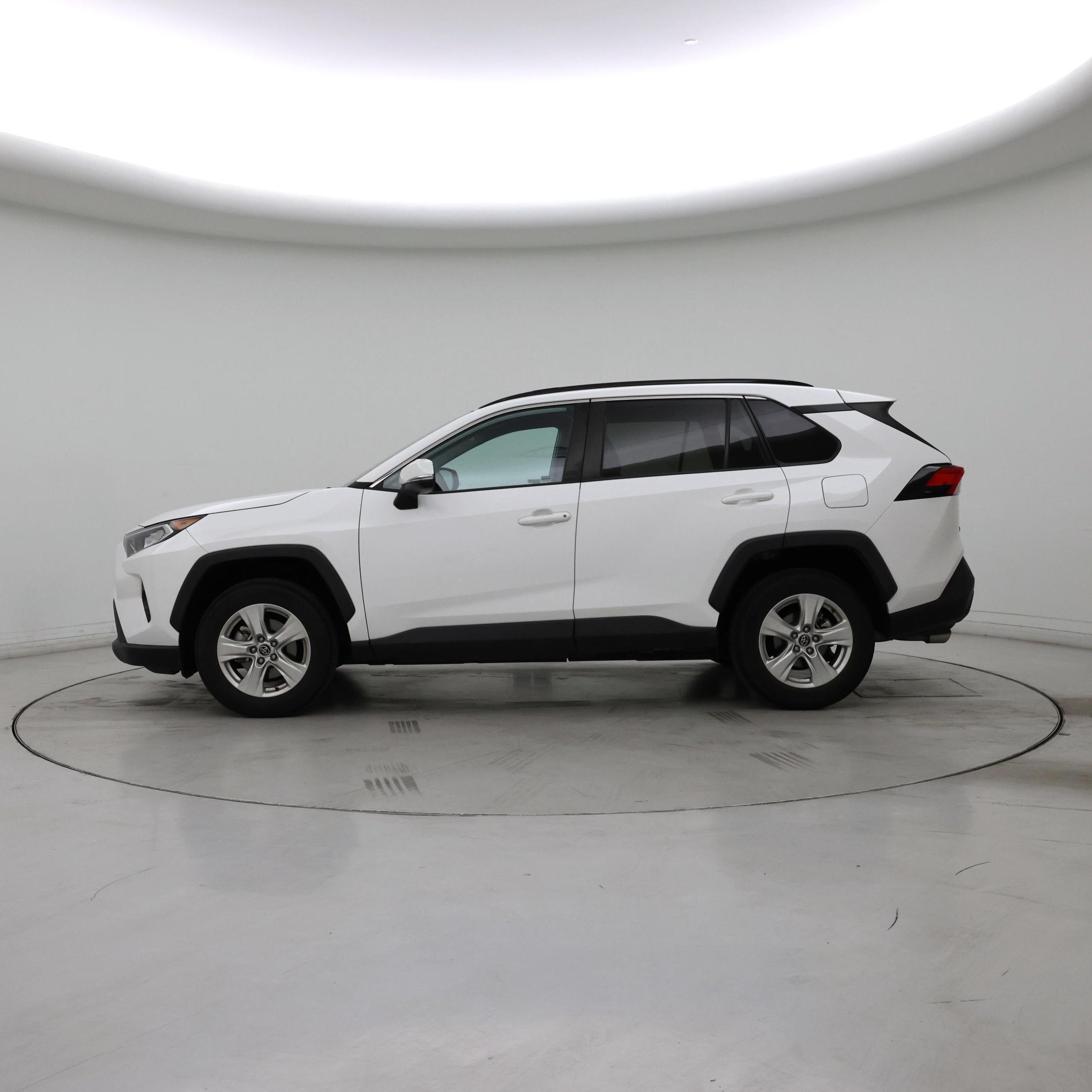 Thumbnail: 2020 Toyota RAV4 - 3