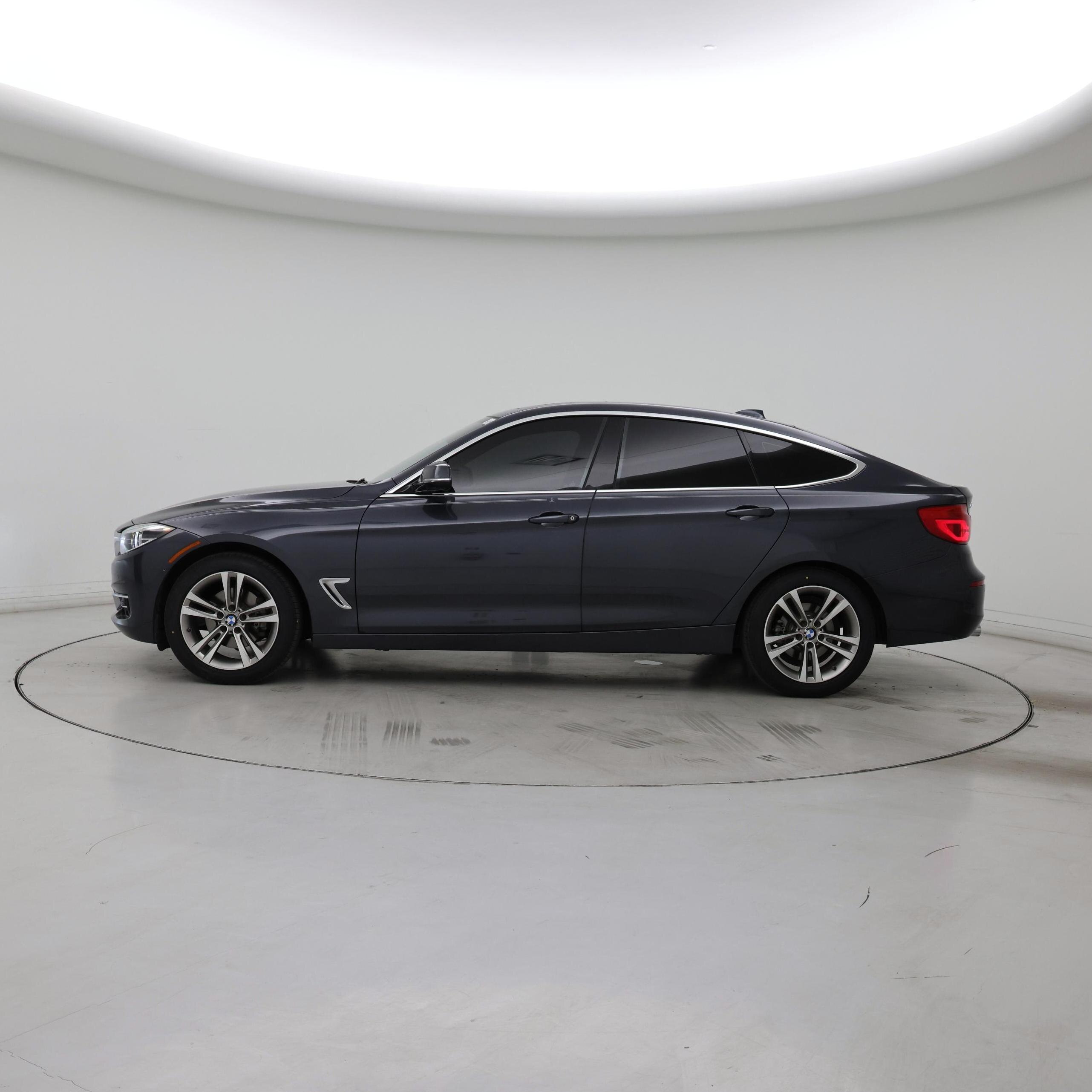 Thumbnail: 2017 BMW 3 Series - 3