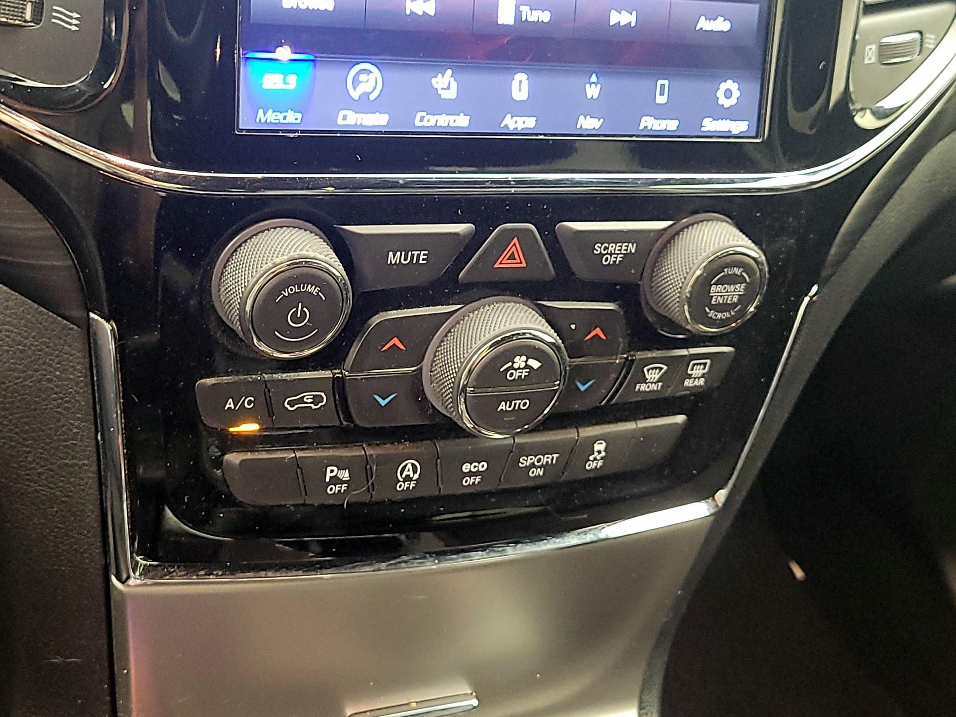 Thumbnail: 2020 Jeep Grand Cherokee - 15