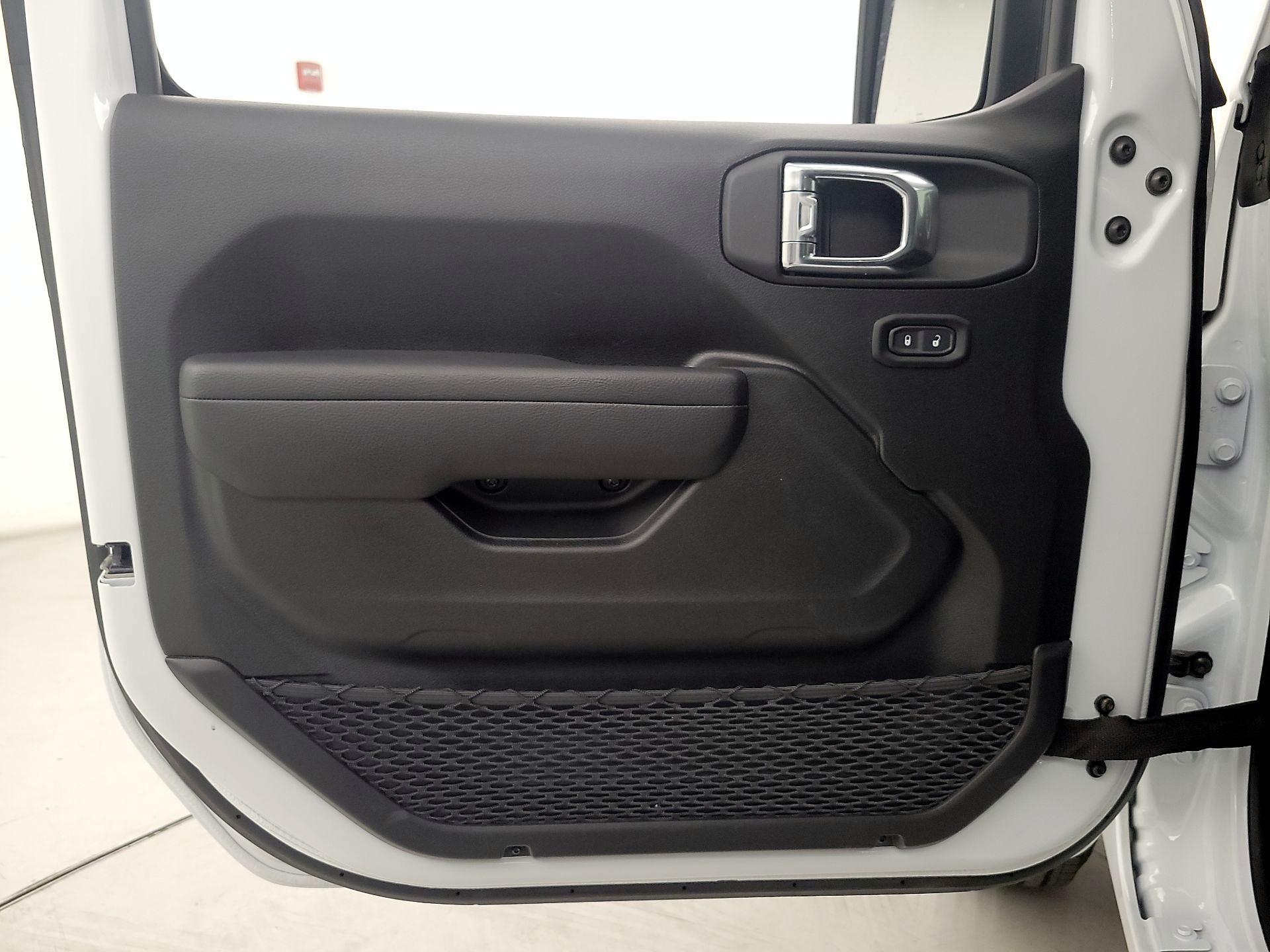 Thumbnail: 2025 Jeep Wrangler - 12