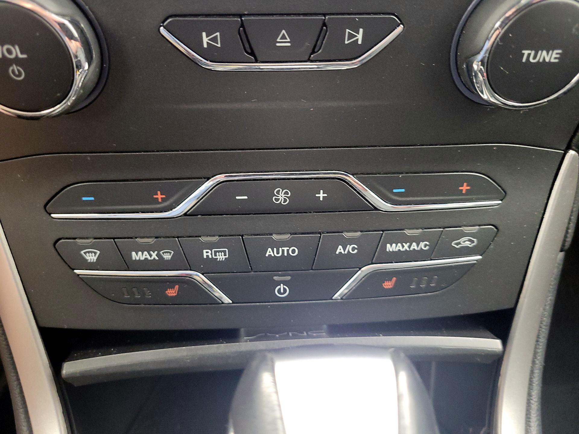 Thumbnail: 2017 Ford Edge - 16