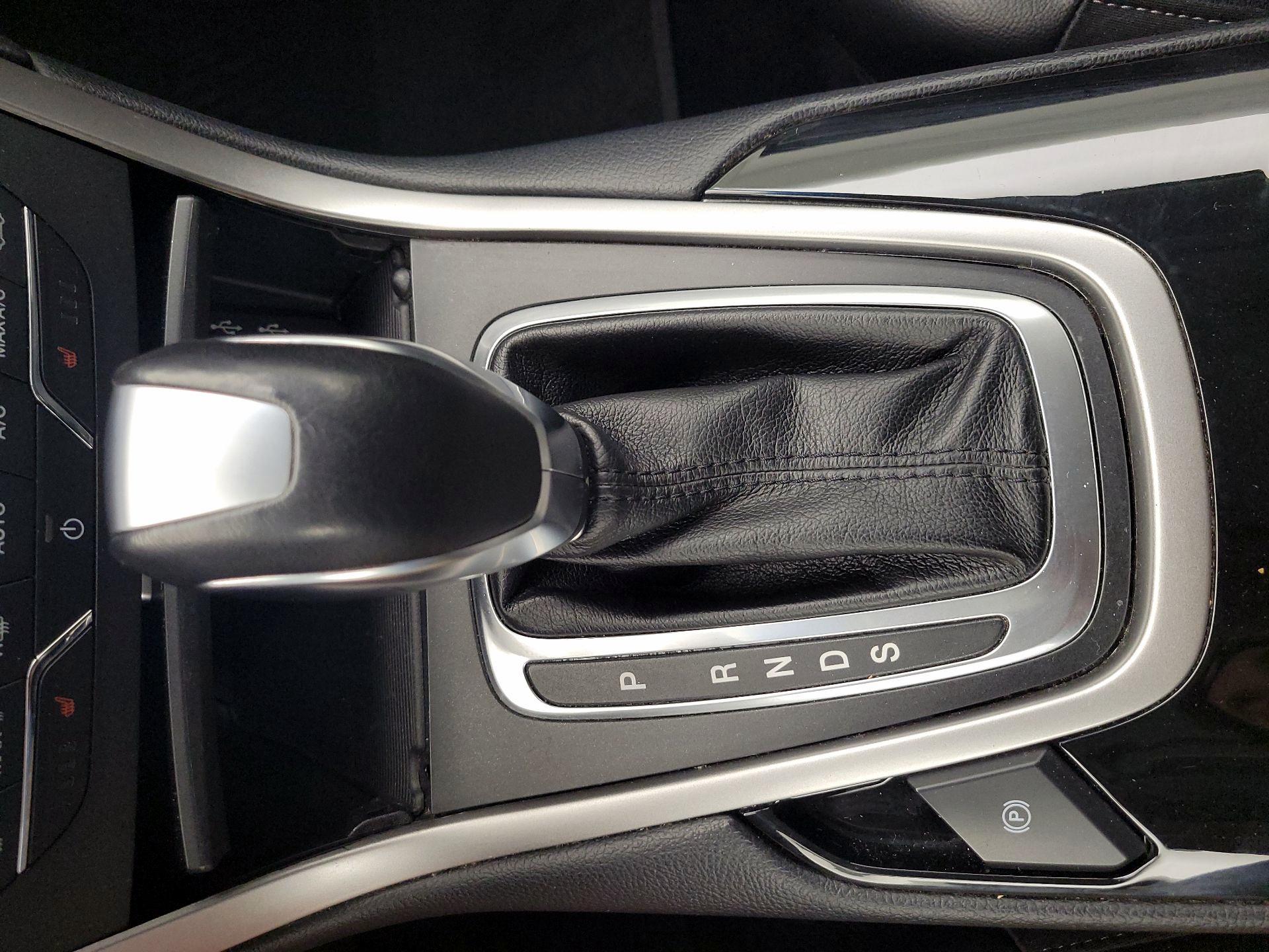 Thumbnail: 2017 Ford Edge - 17